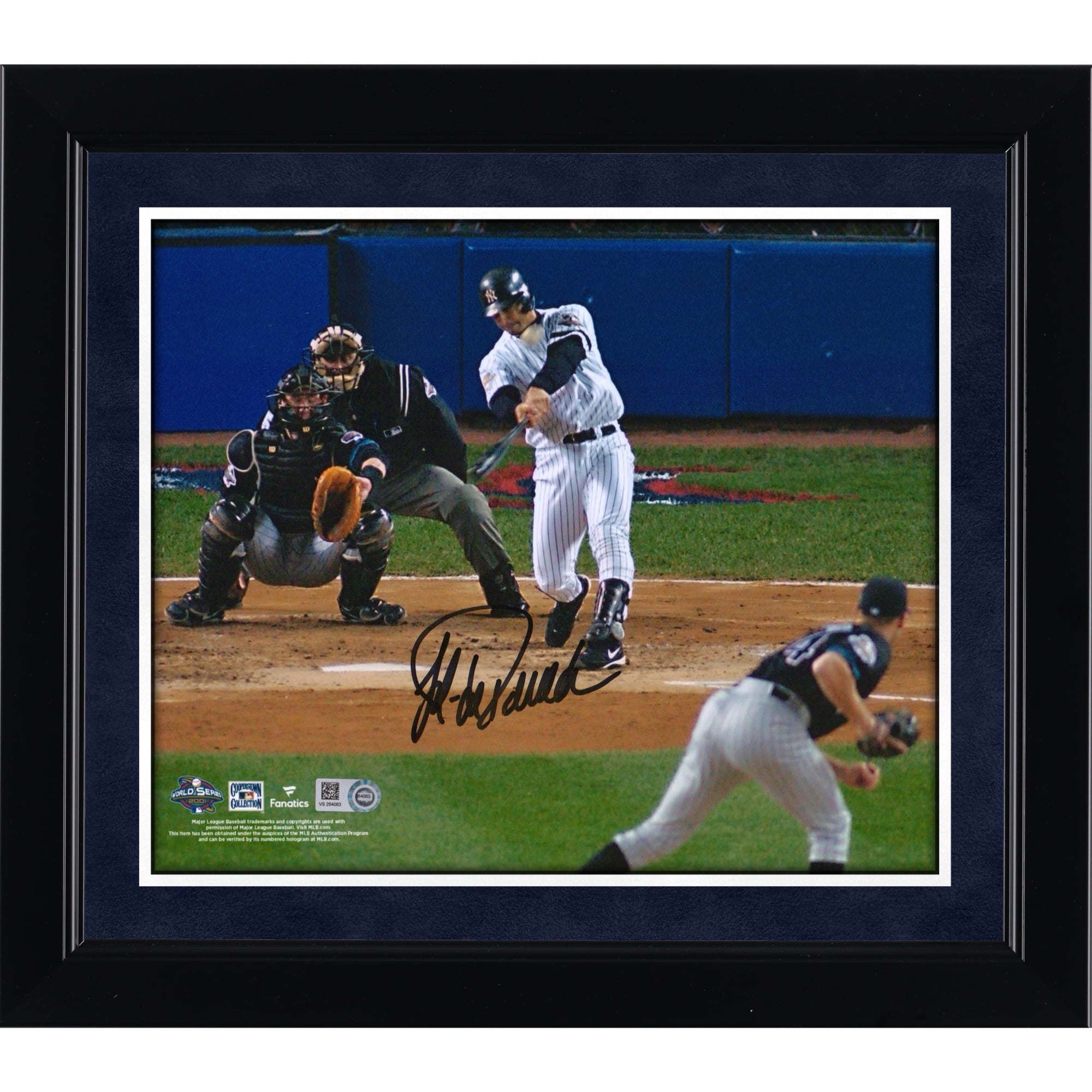 Photo dédicacée de Jorge Posada, joueur des Yankees de New York, format 2001 (8 x 10 pouces), lors de son coup de circuit en Série mondiale.