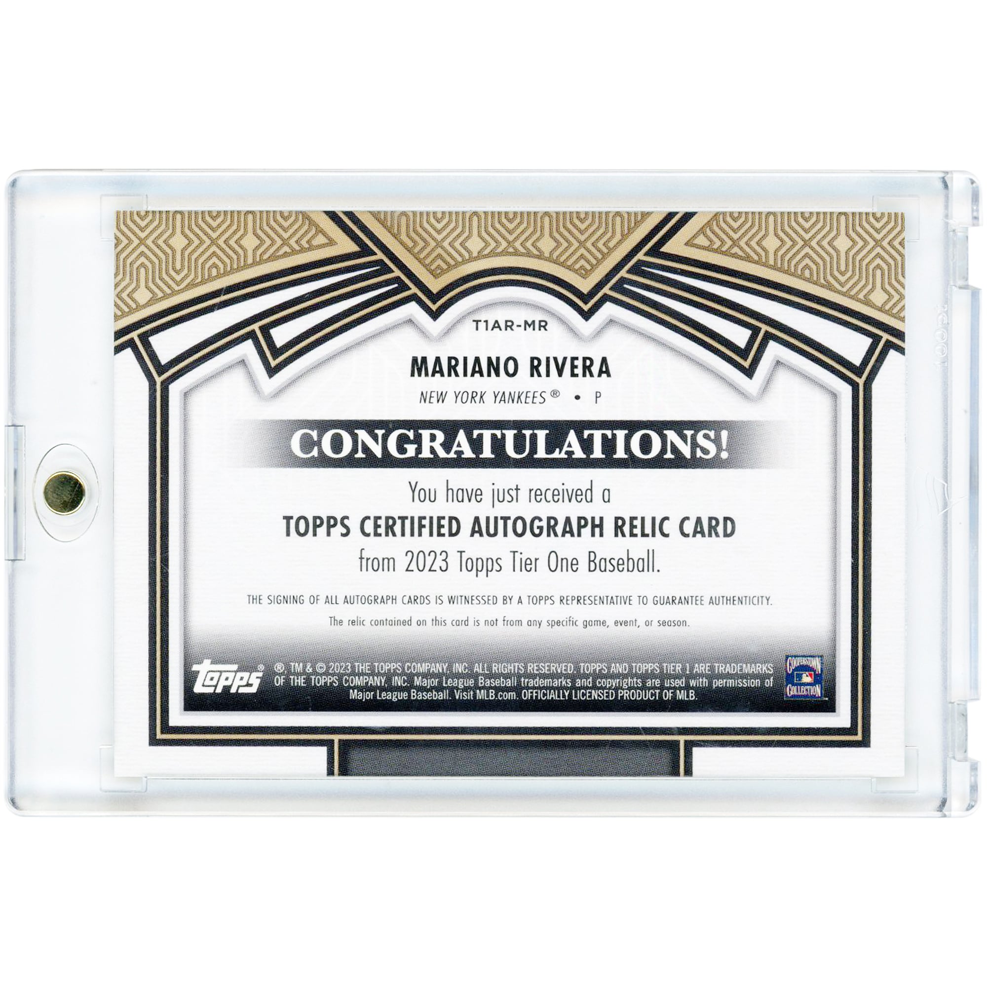 Carte autographiée de Mariano Rivera, joueur des Yankees de New York, collection Topps Tier One 2023, certifiée Topps, portant un morceau de maillot utilisé en match (référence #T1AR-MR #27/30).