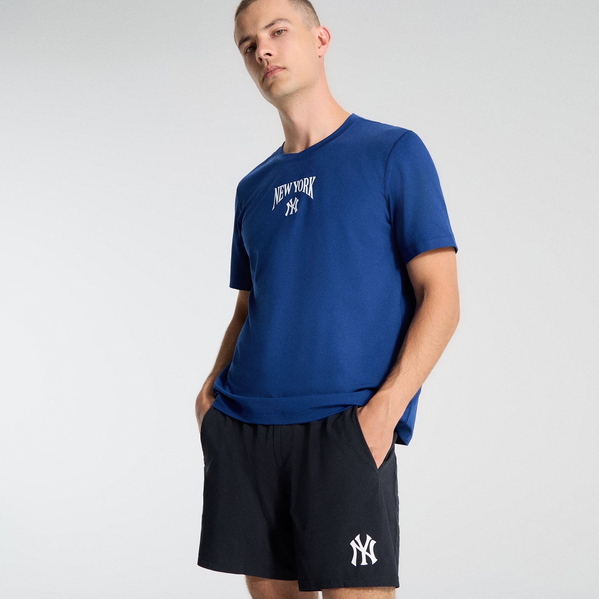 Short sans doublure Pace Breaker 7" noir pour homme de lululemon, motif Yankees New York