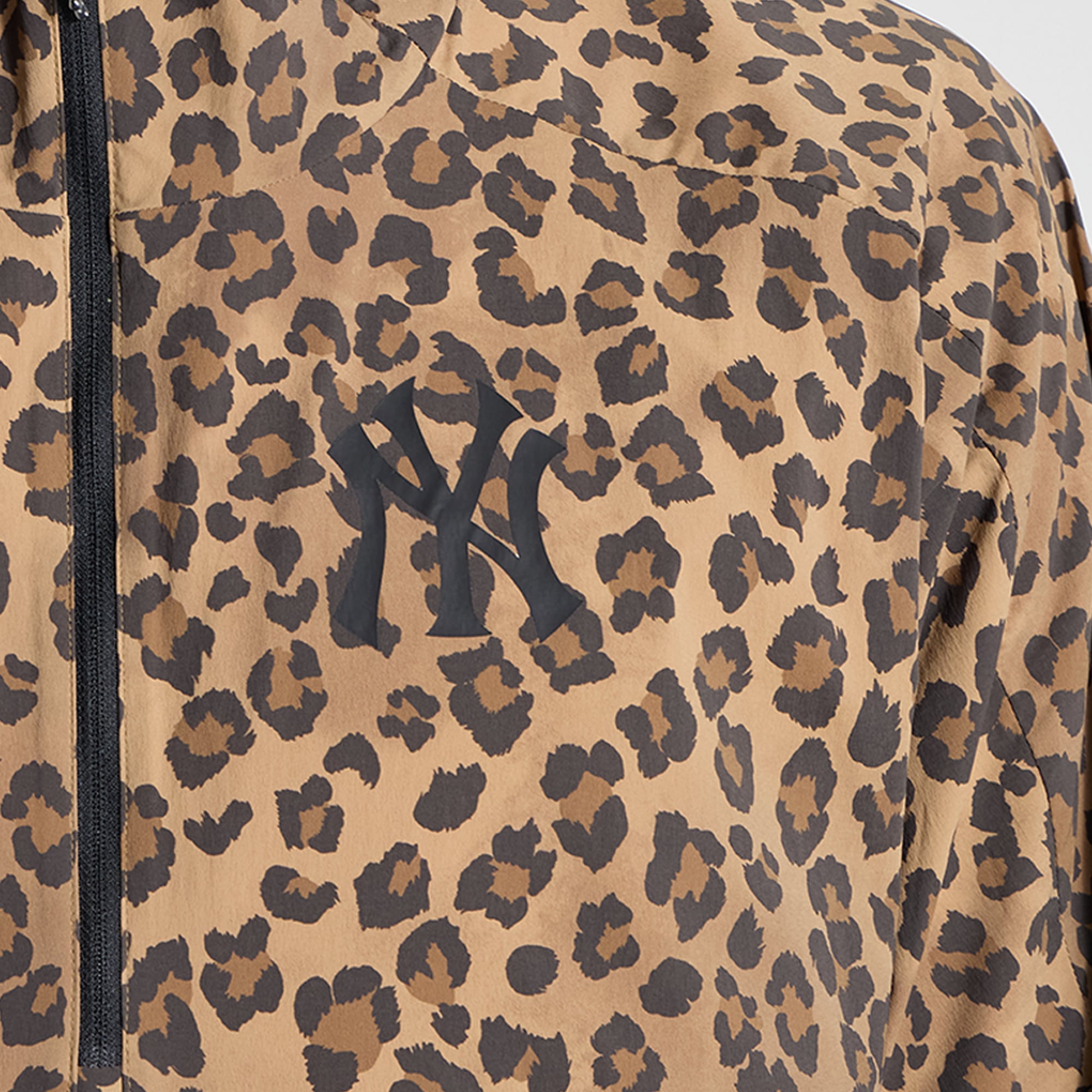 Men's lululemon New York Yankees Multi-Pocket Running Anorak *Leopard