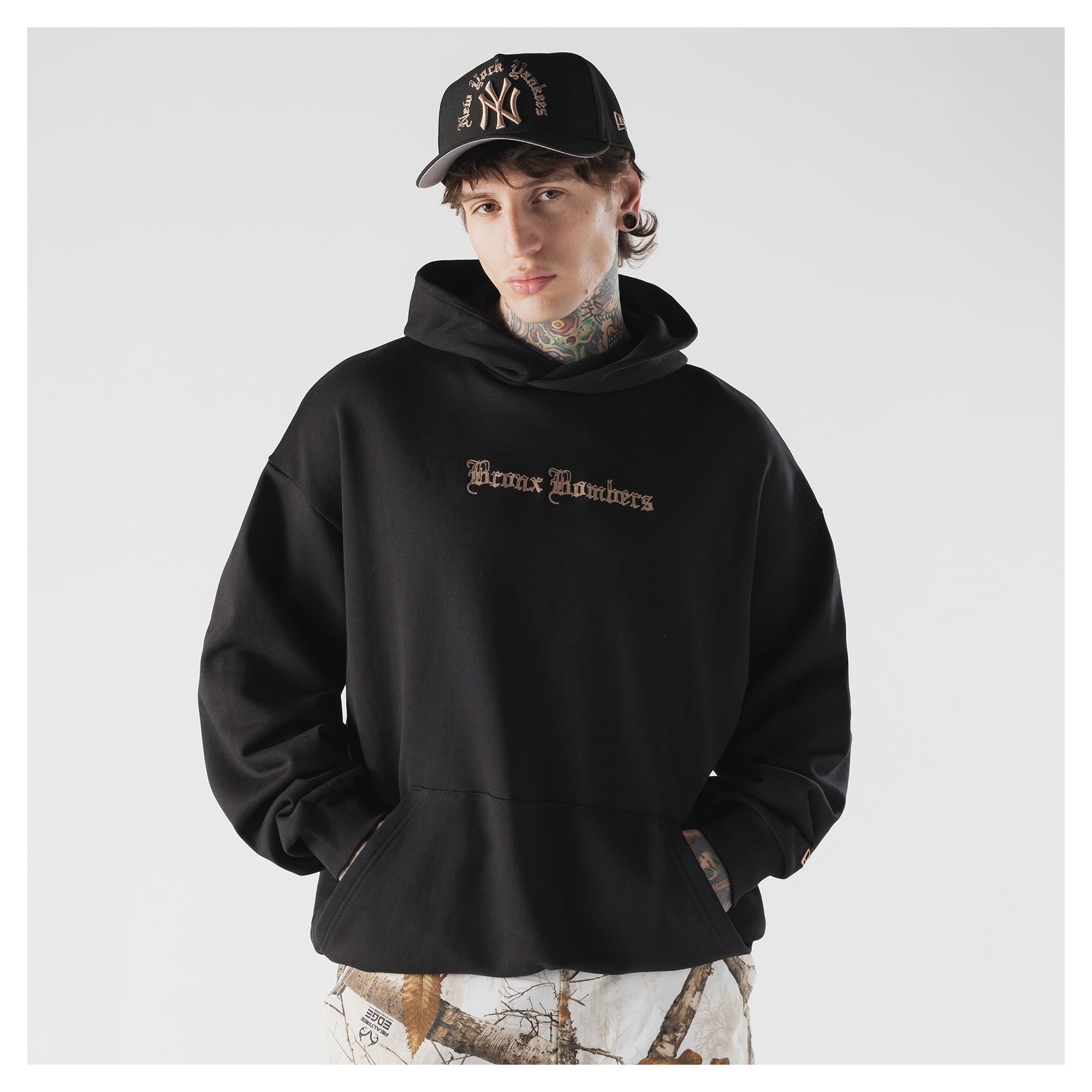 Men's New Era  Black York Yankees Heritage Gothic Lettering Pullover Hoodie
