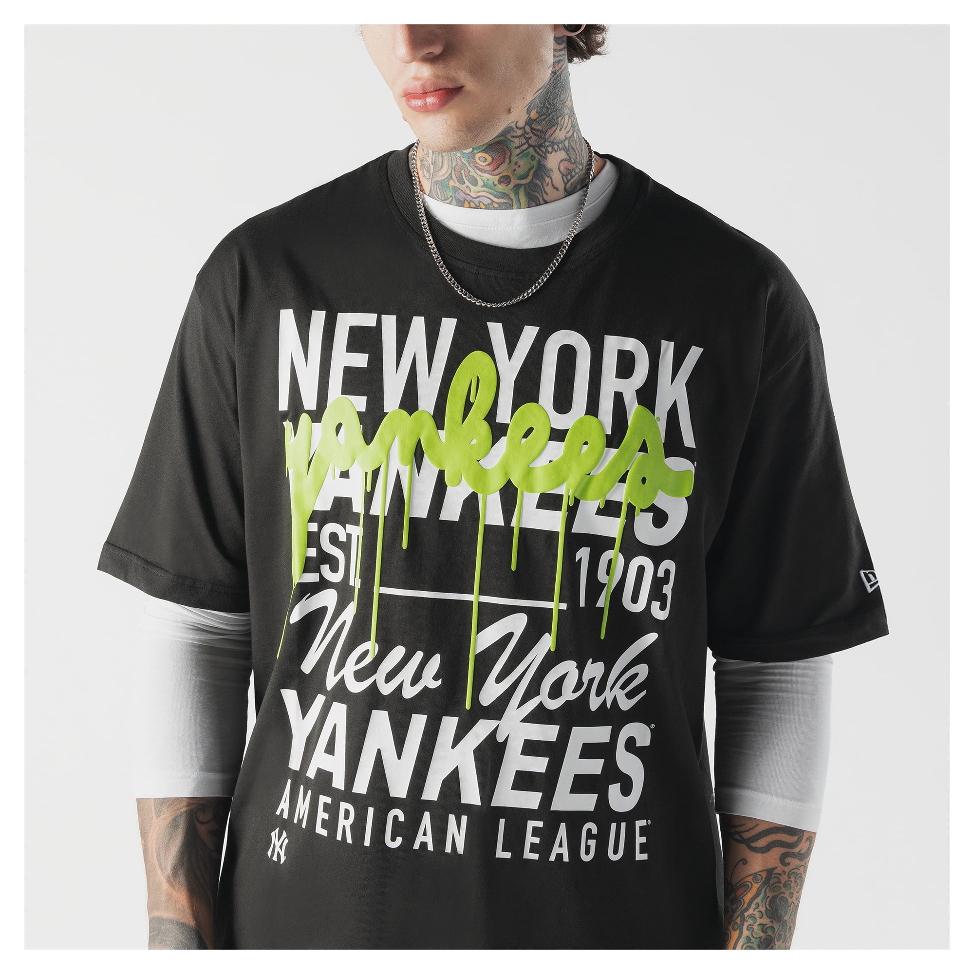 T-shirt New Era noir pour homme, motif peinture en aérosol York Yankees Lifestyle Glow