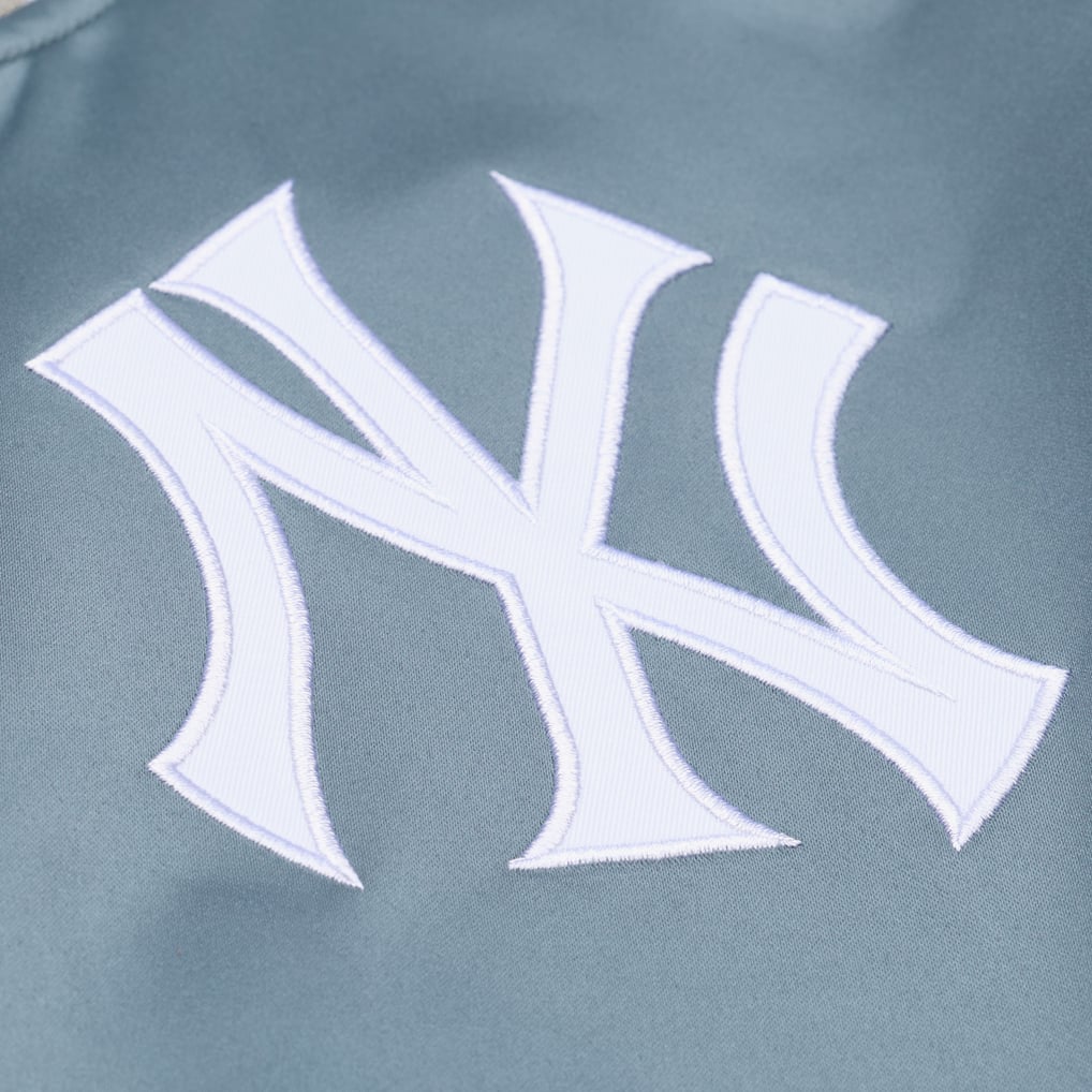 New York Yankees Gray/Silver Thunderstorm Lightweight Satin Full 