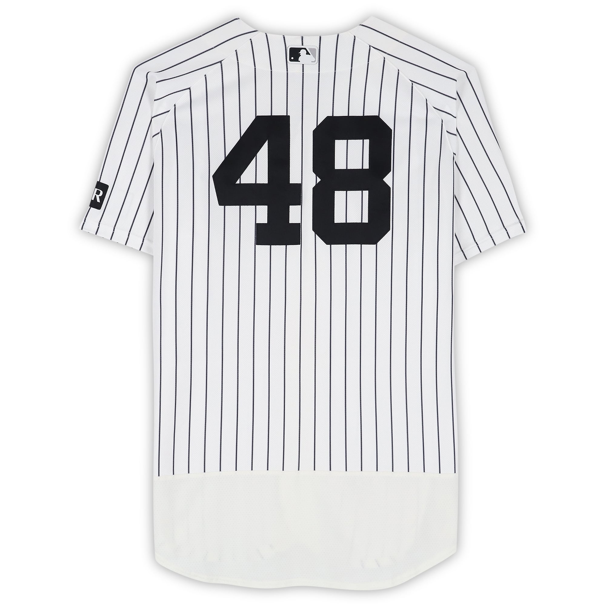Maillot blanc à fines rayures n° 48 porté par Paul Goldschmidt, des Yankees de New York, contre les Mariners de Seattle le 13 août 2026.