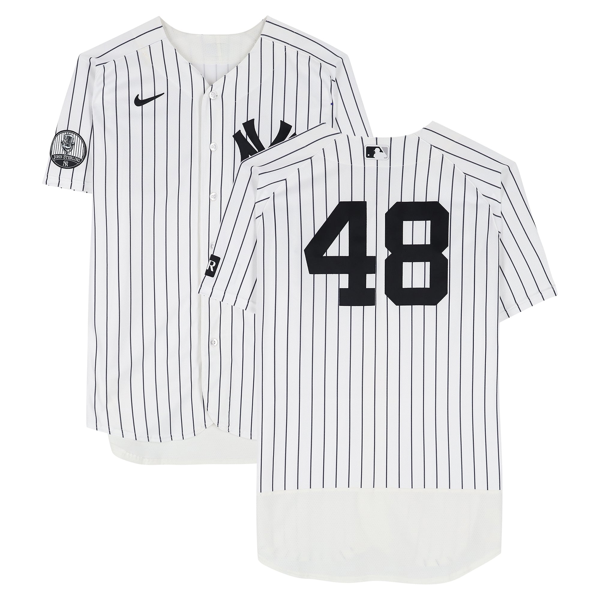 Maillot blanc à fines rayures n° 48 porté par Paul Goldschmidt, des Yankees de New York, contre les Mariners de Seattle le 13 août 2026.