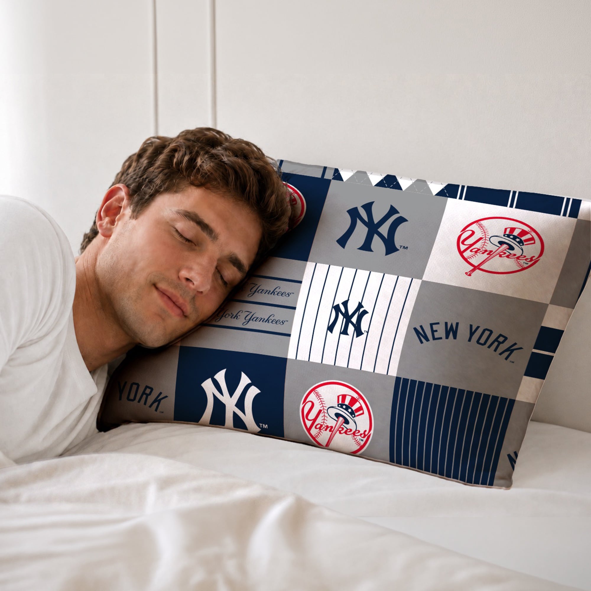 Pegasus New York Yankees Patchwork Plaid Three-Piece Full/Queen Bed in a Bag Set