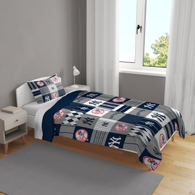 New York Yankees Pegasus Patchwork Plaid Two-Piece Twin/Twin XL Bed in a Bag Set