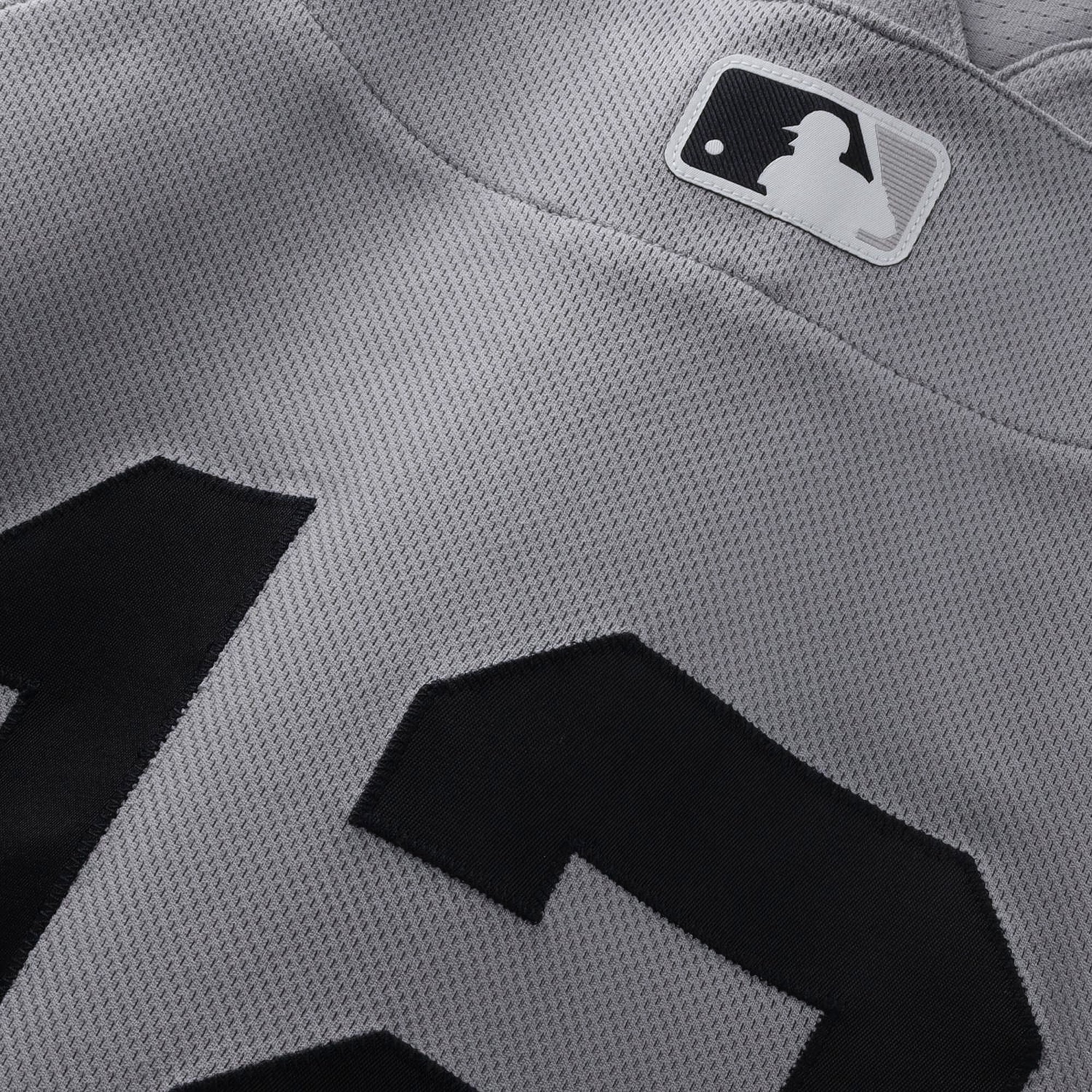 Maillot gris n° 12 porté par Trent Grisham des Yankees de New York lors du match contre les Cubs de Chicago le 2 août 2026