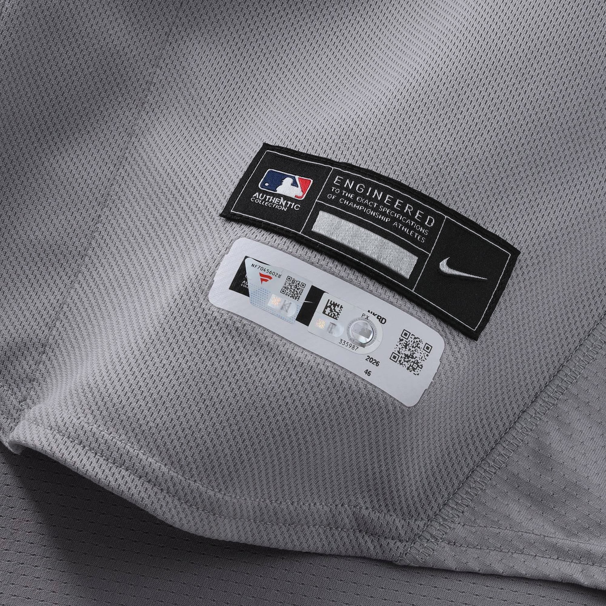 Maillot gris n° 12 porté par Trent Grisham des Yankees de New York lors du match contre les Cubs de Chicago le 2 août 2026