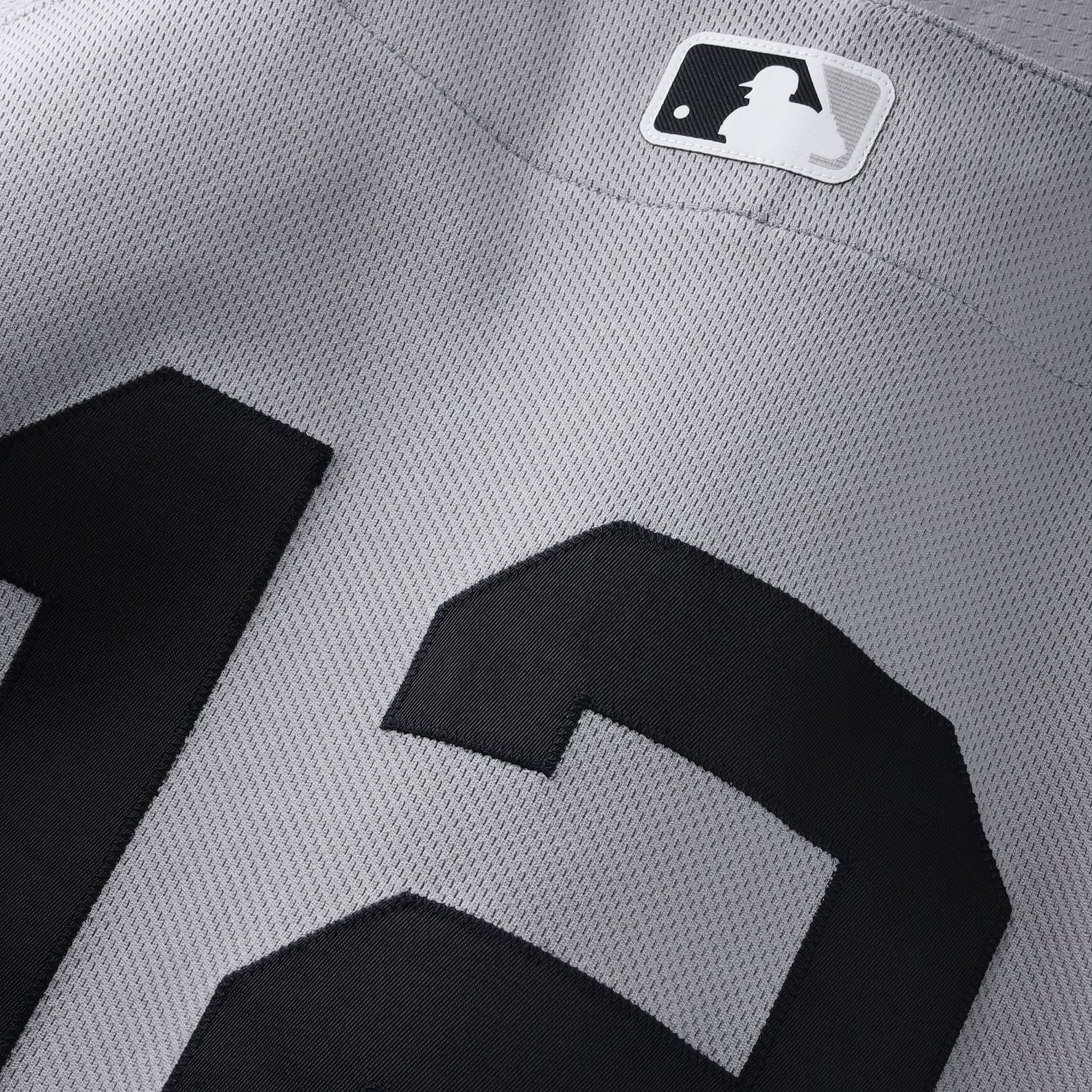 Maillot gris Nike n° 12 porté par Trent Grisham des Yankees de New York contre les Orioles de Baltimore le 20 août 2026