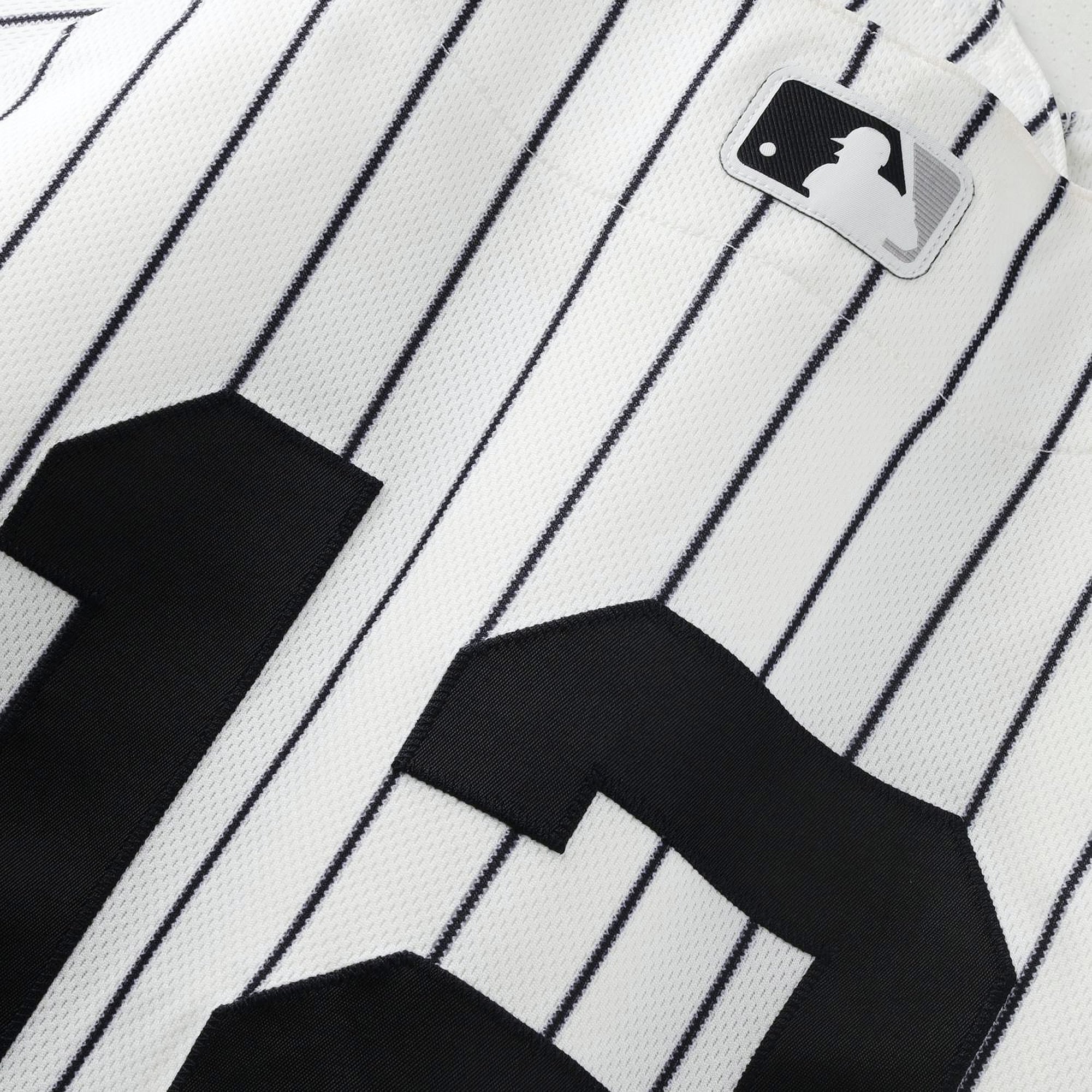 Maillot blanc à rayures Nike porté par Trent Grisham (New York Yankees) n° 12 contre les Red Sox de Boston le 30 août 2026