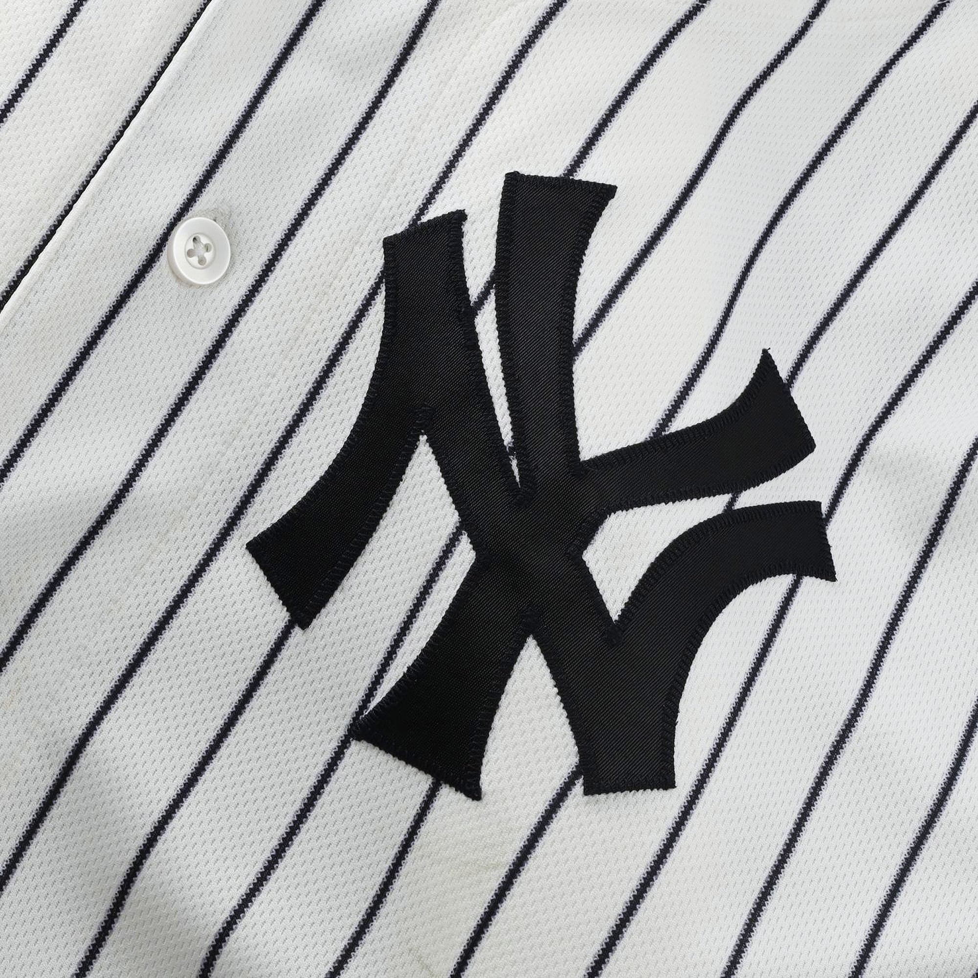Maillot blanc à rayures Nike porté par Trent Grisham (New York Yankees) n° 12 contre les Red Sox de Boston le 30 août 2026