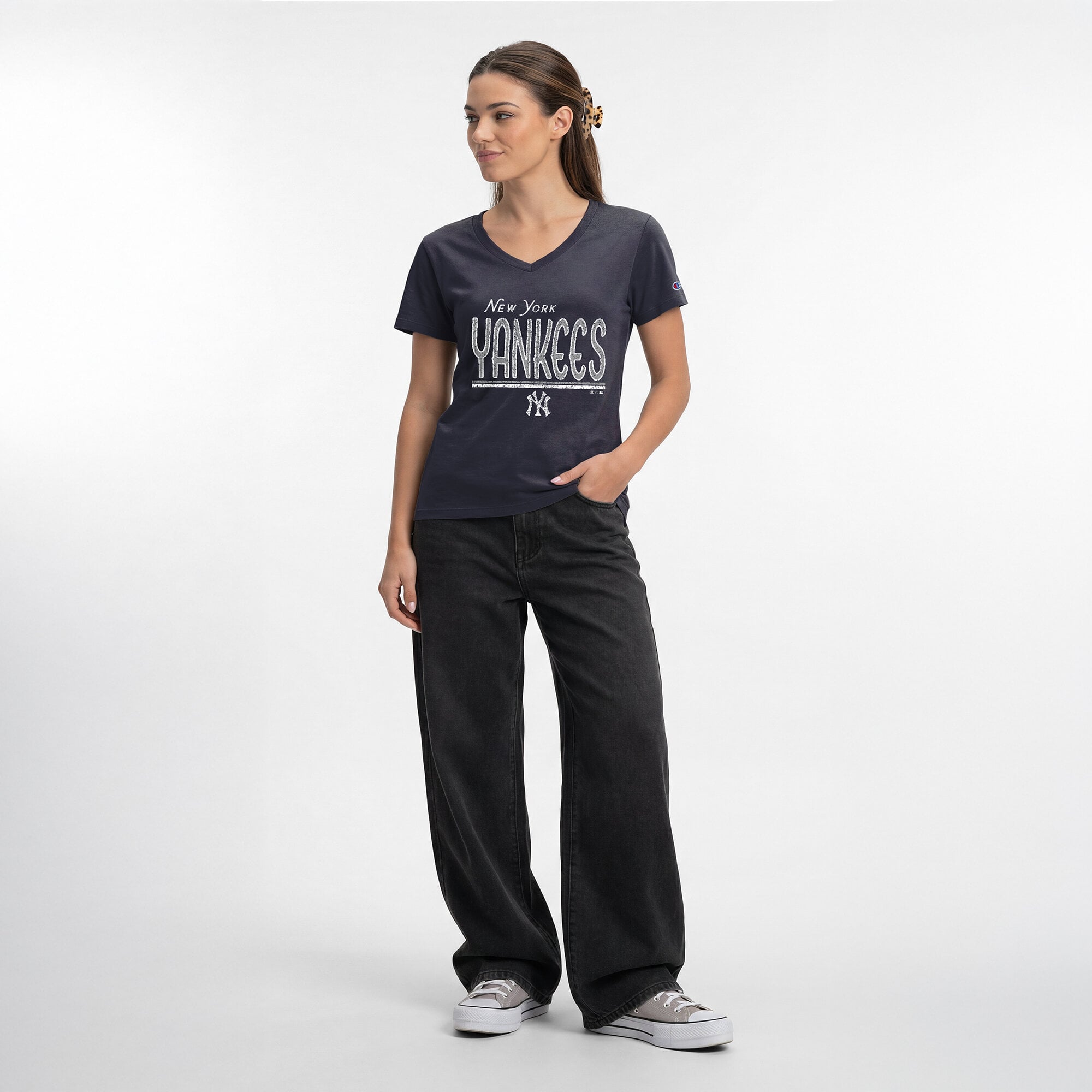 T-shirt à col en V Champion bleu marine pour femmes, New York Yankees Core
