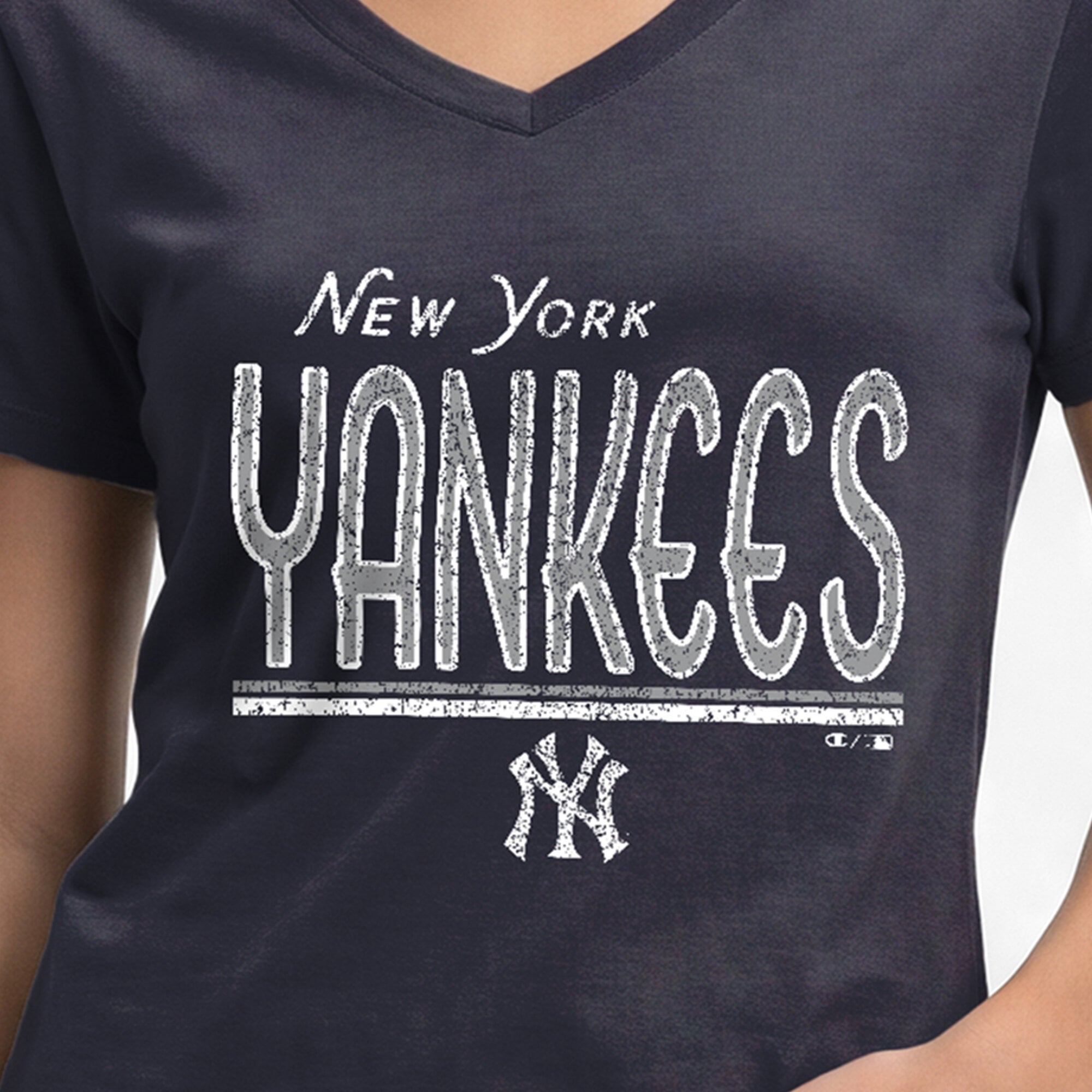 T-shirt à col en V Champion bleu marine pour femmes, New York Yankees Core