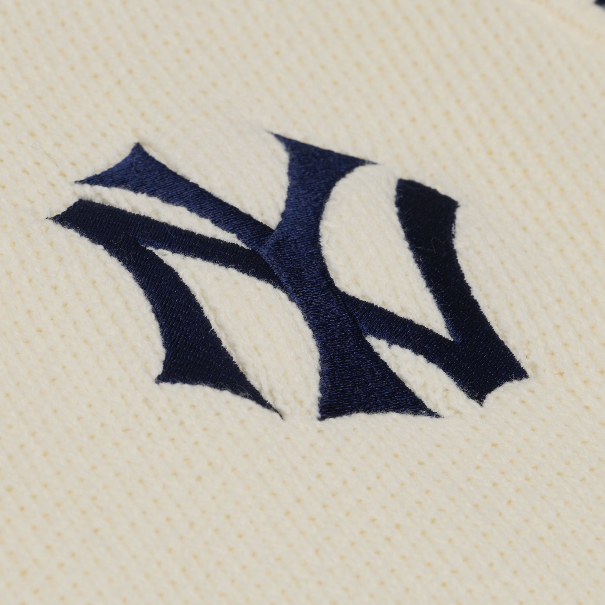 Gilet sans manches Mitchell & Ness crème pour femme, collection New York Yankees Cooperstown, style rétro.