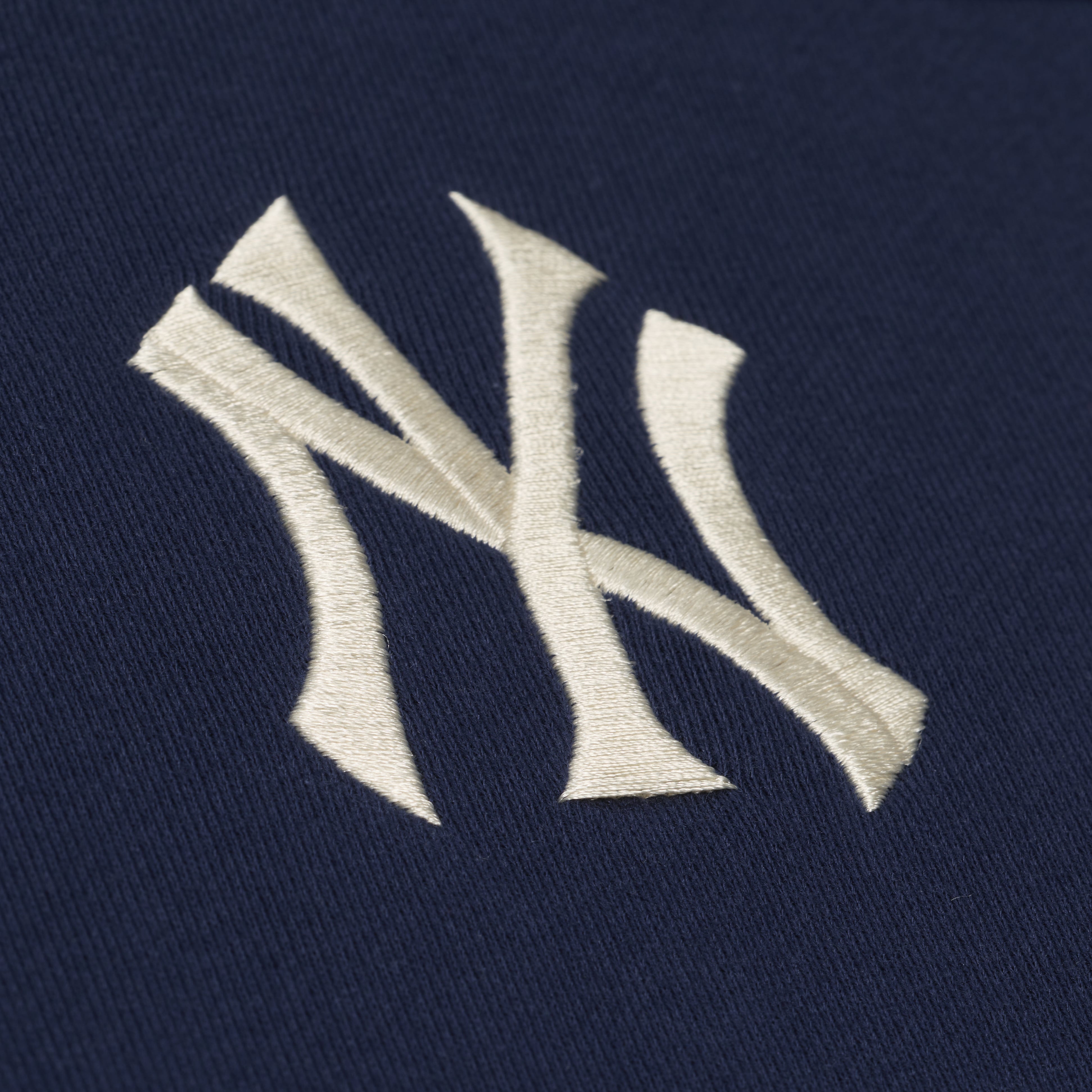 Sweat à capuche Mitchell & Ness bleu marine pour femme, collection Cooperstown des Yankees de New York, style rétro Roots
