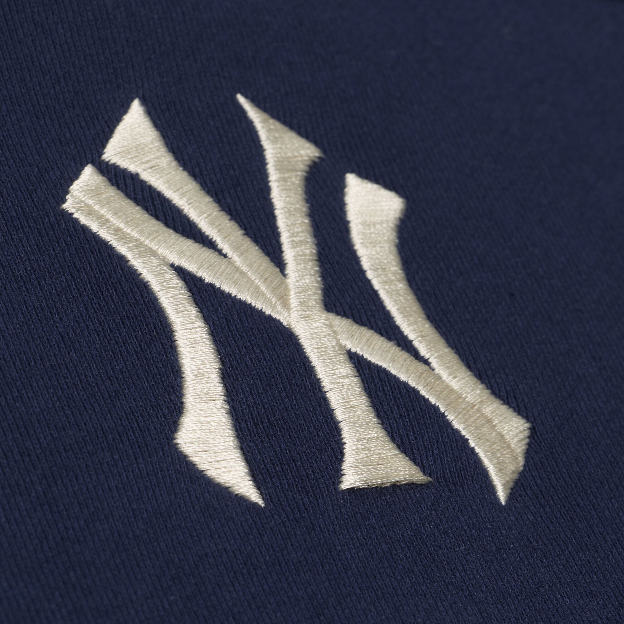 Sweat à capuche Mitchell & Ness bleu marine pour femme, collection Cooperstown des Yankees de New York, style rétro Roots