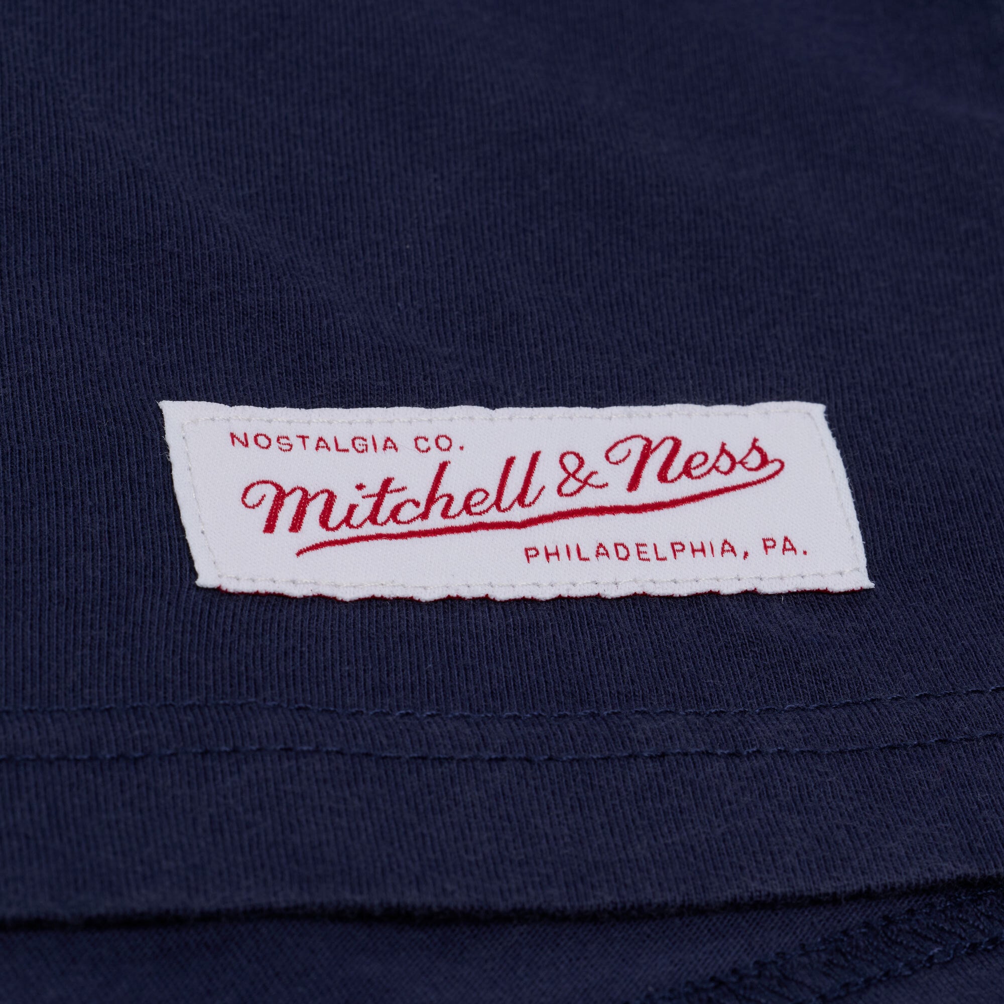 T-shirt Mitchell & Ness pour femme, bleu marine, New York Yankees Core Essentials, micro-logo