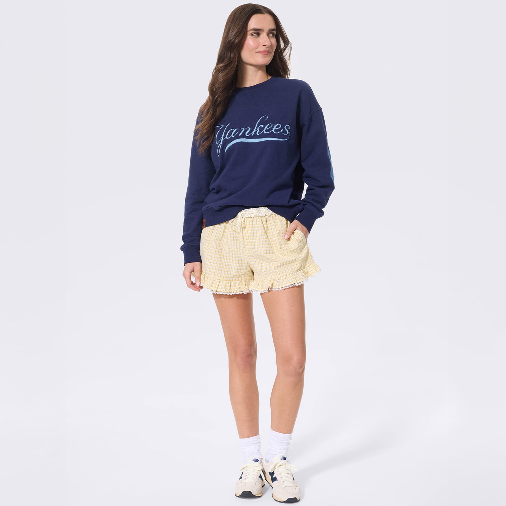 Sweat-shirt à col rond Terez pour femme, bleu marine, avec écusson en denim des Yankees de New York.
