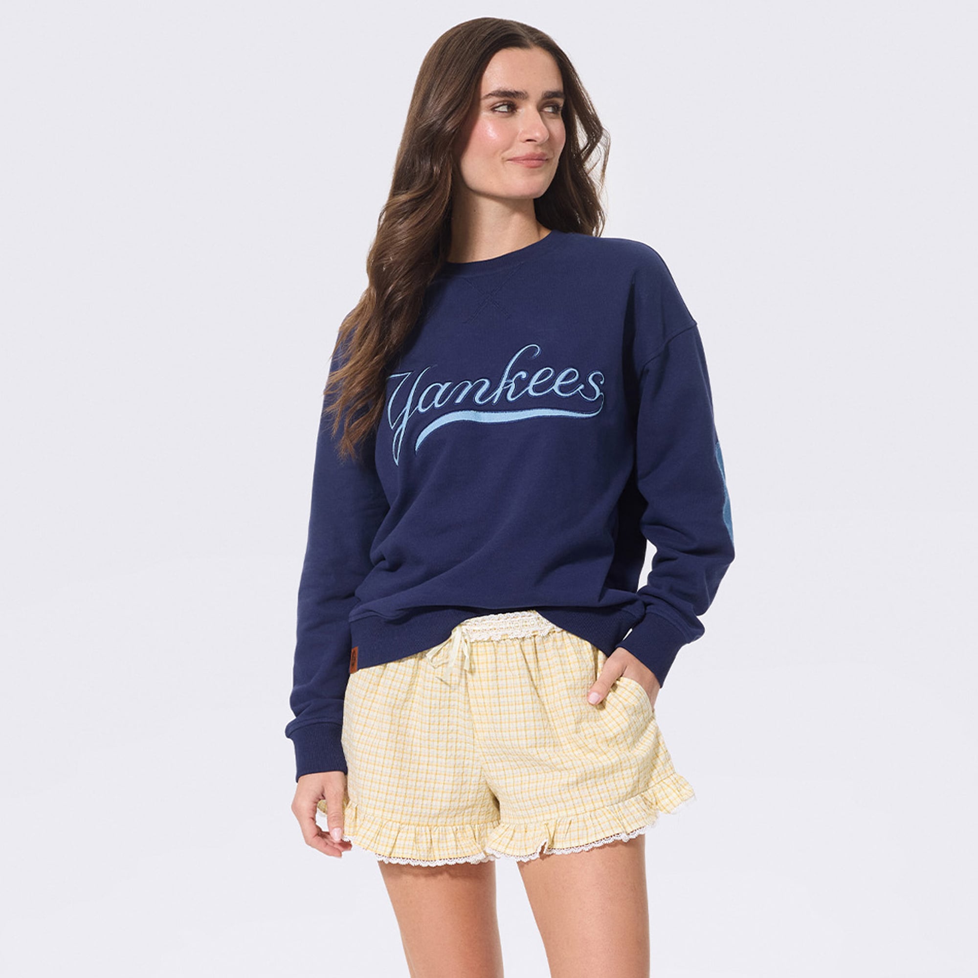 Sweat-shirt à col rond Terez pour femme, bleu marine, avec écusson en denim des Yankees de New York.