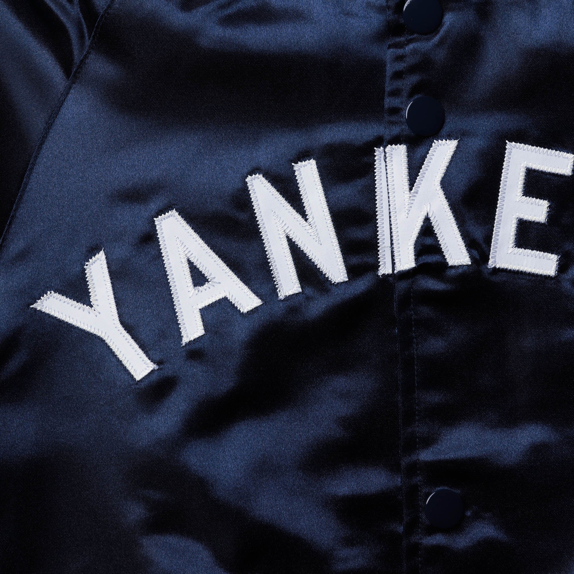Veste raglan en satin bleu marine Mitchell & Ness pour enfant, collection Cooperstown des Yankees de New York, à boutons-pression.