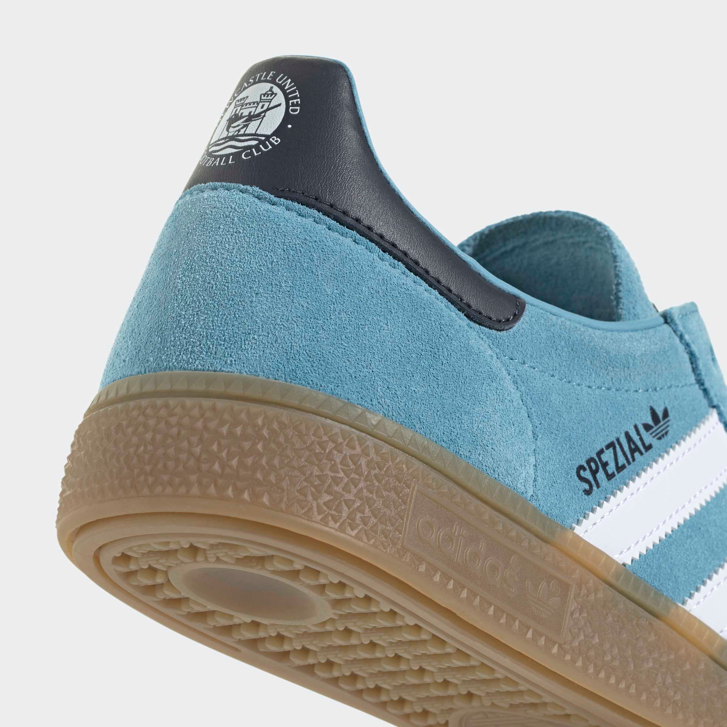 Chaussures de handball adidas bleues Newcastle United pour hommes