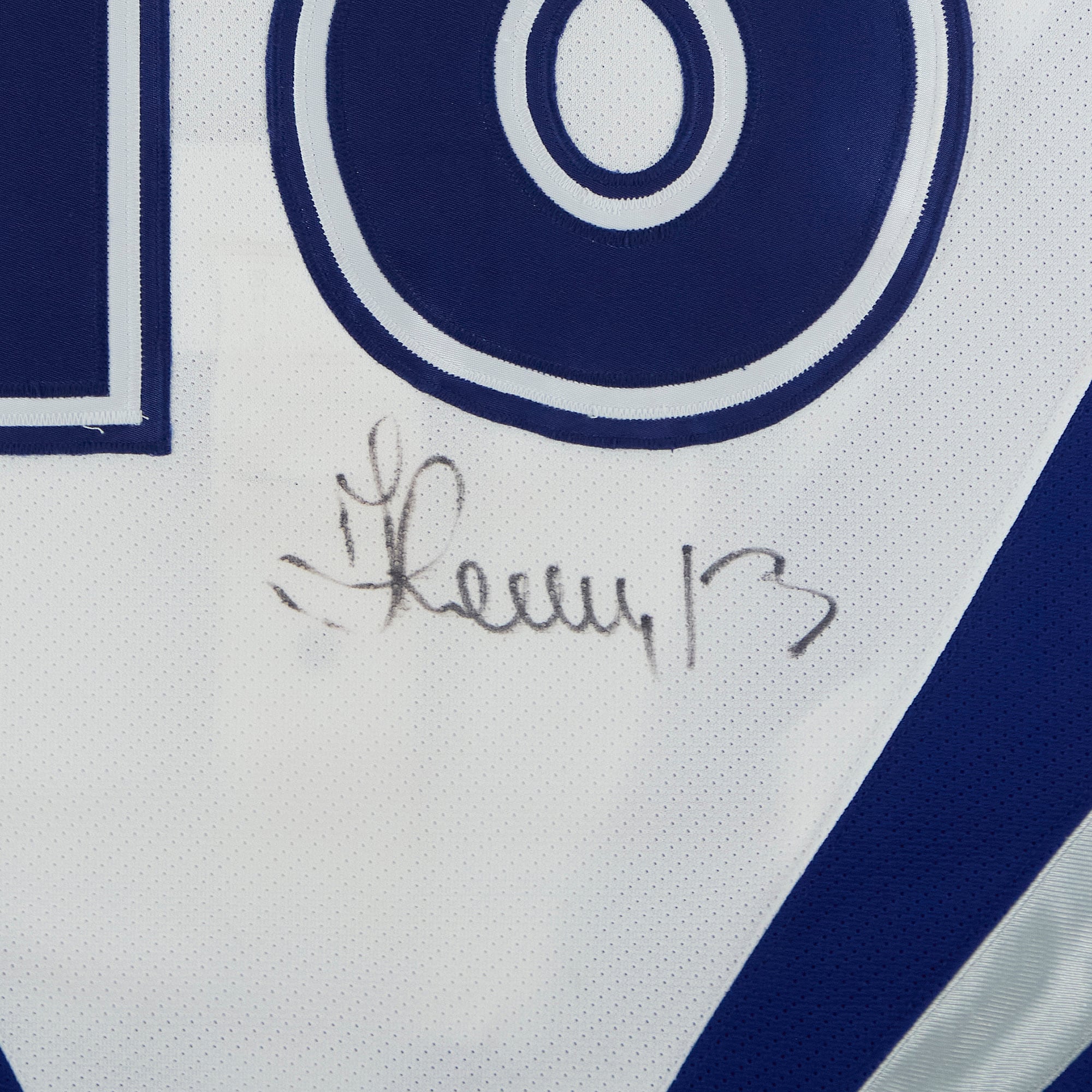 Maillot blanc n° 18 autographié par Valeri Kamensky, porté lors du Match des étoiles de la LNH de 1998.