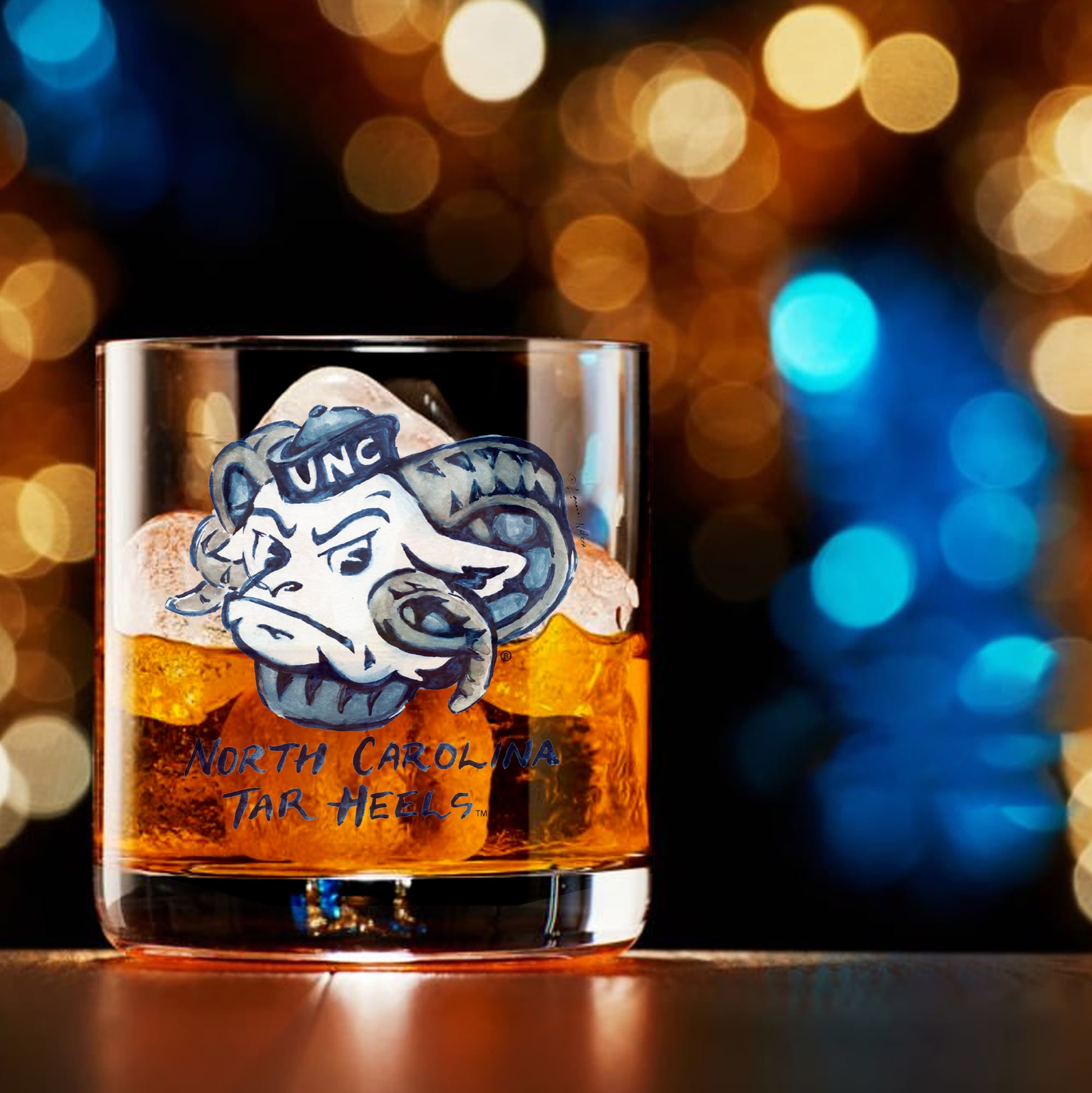 Ensemble de 2 verres à whisky à l'effigie de Laura Wilcox, mascotte des Tar Heels de Caroline du Nord, à Indigo Falls