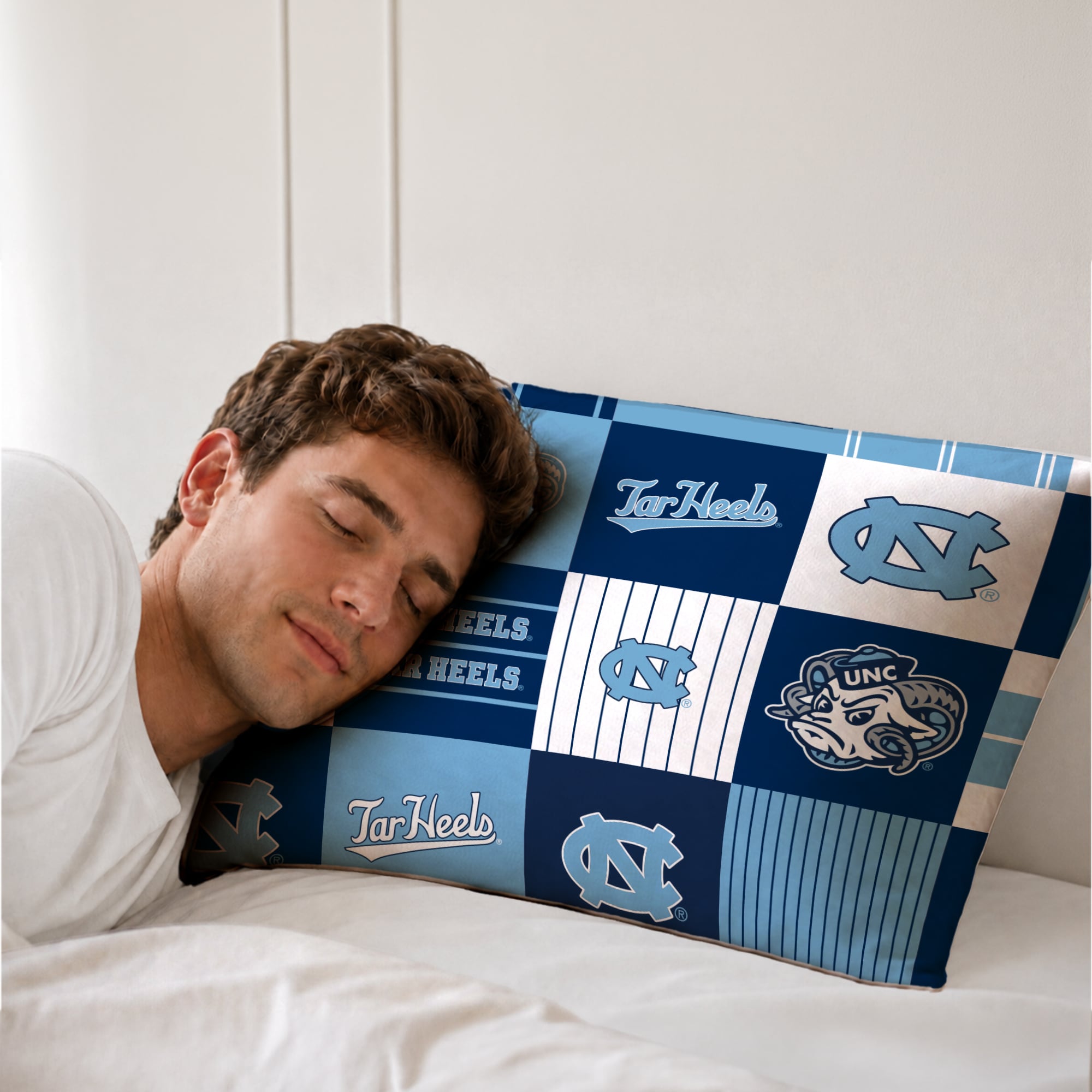 Ensemble de literie trois pièces Pegasus North Carolina Tar Heels à carreaux patchwork pour lit double/queen