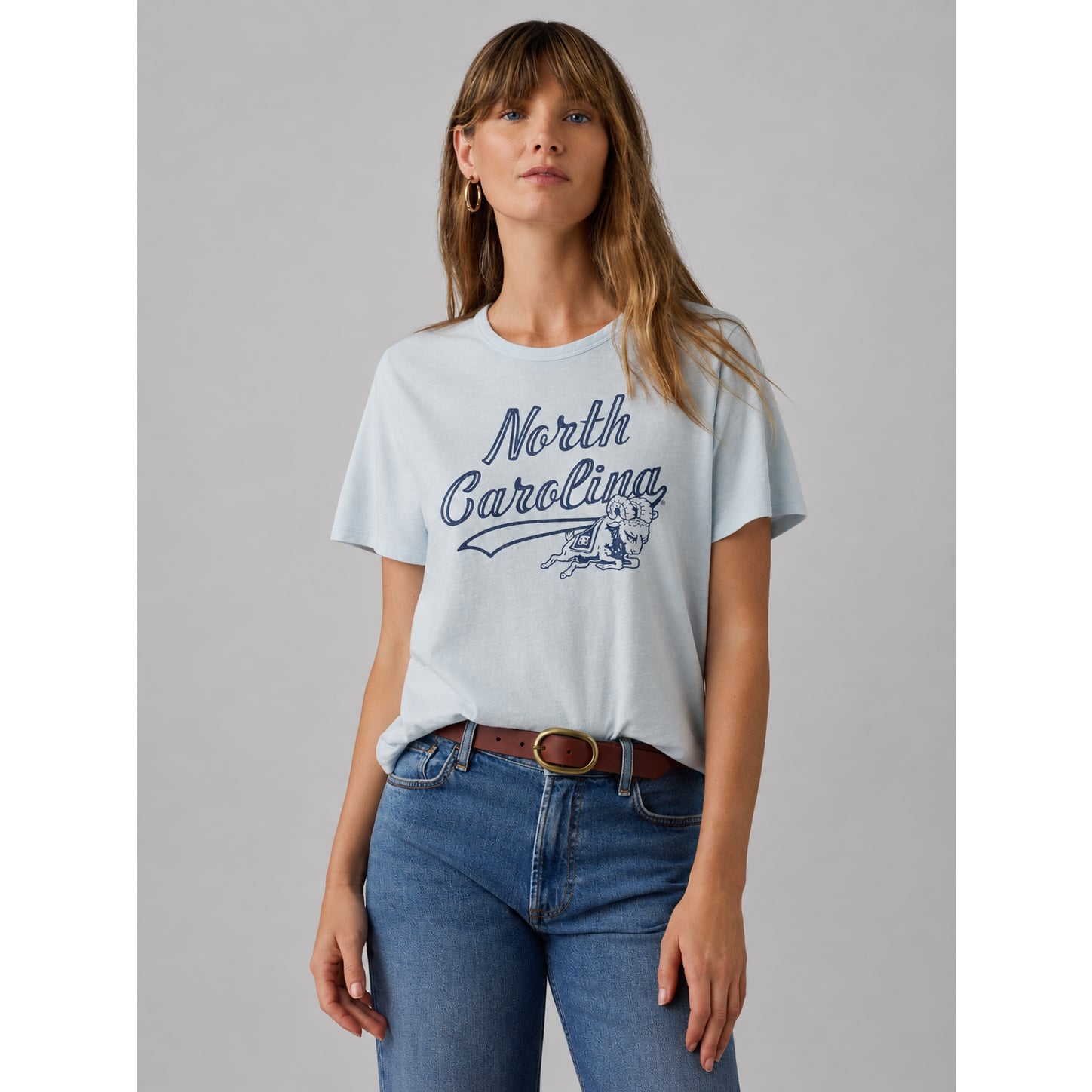 T-shirt essentiel FAHERTY bleu clair pour femmes, North Carolina Tar Heels, délavé au soleil