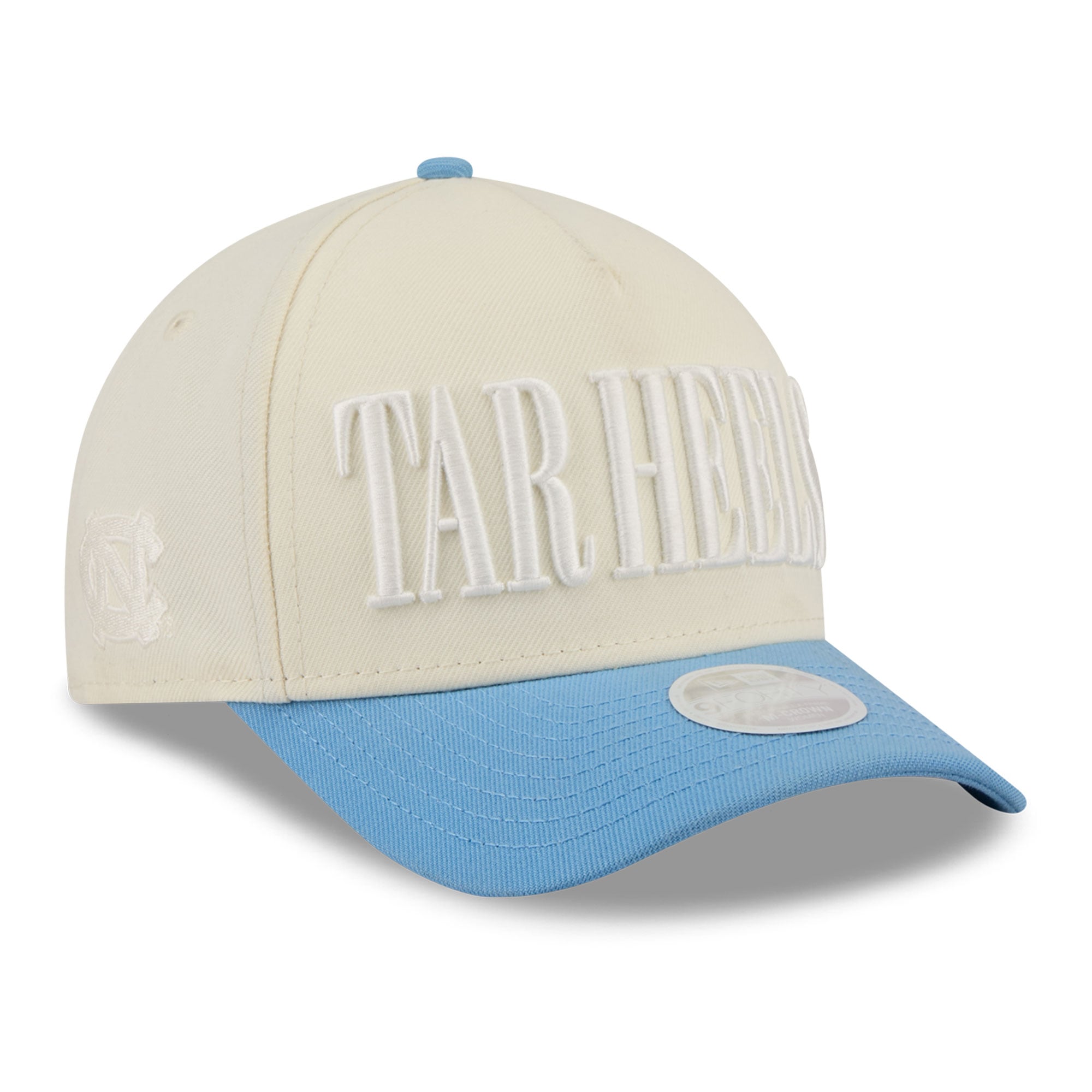 Casquette New Era pour femme, couleur crème/bleu Caroline, North Carolina Tar Heels, modèle 9FORTY à monture A ajustable.