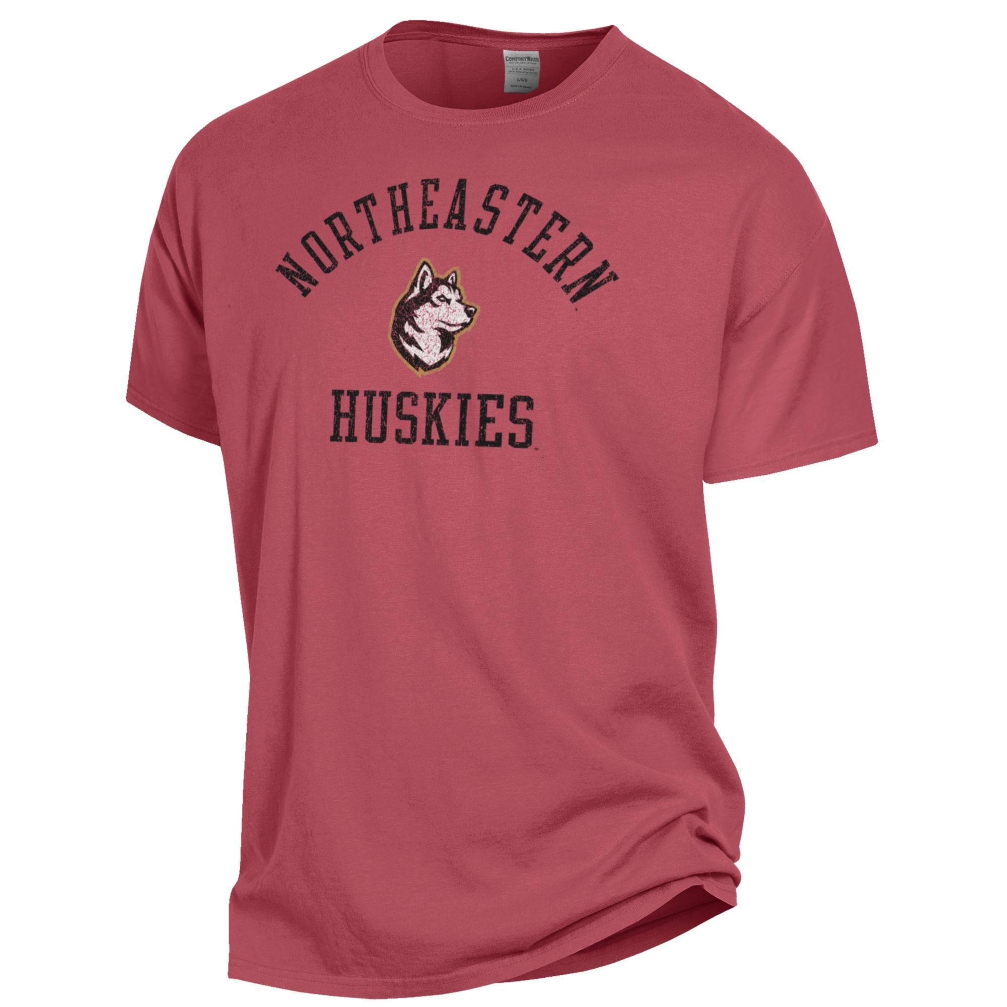 T-shirt pour homme ComfortWash rouge avec logo Northeastern Huskies Arch, teint en pièce