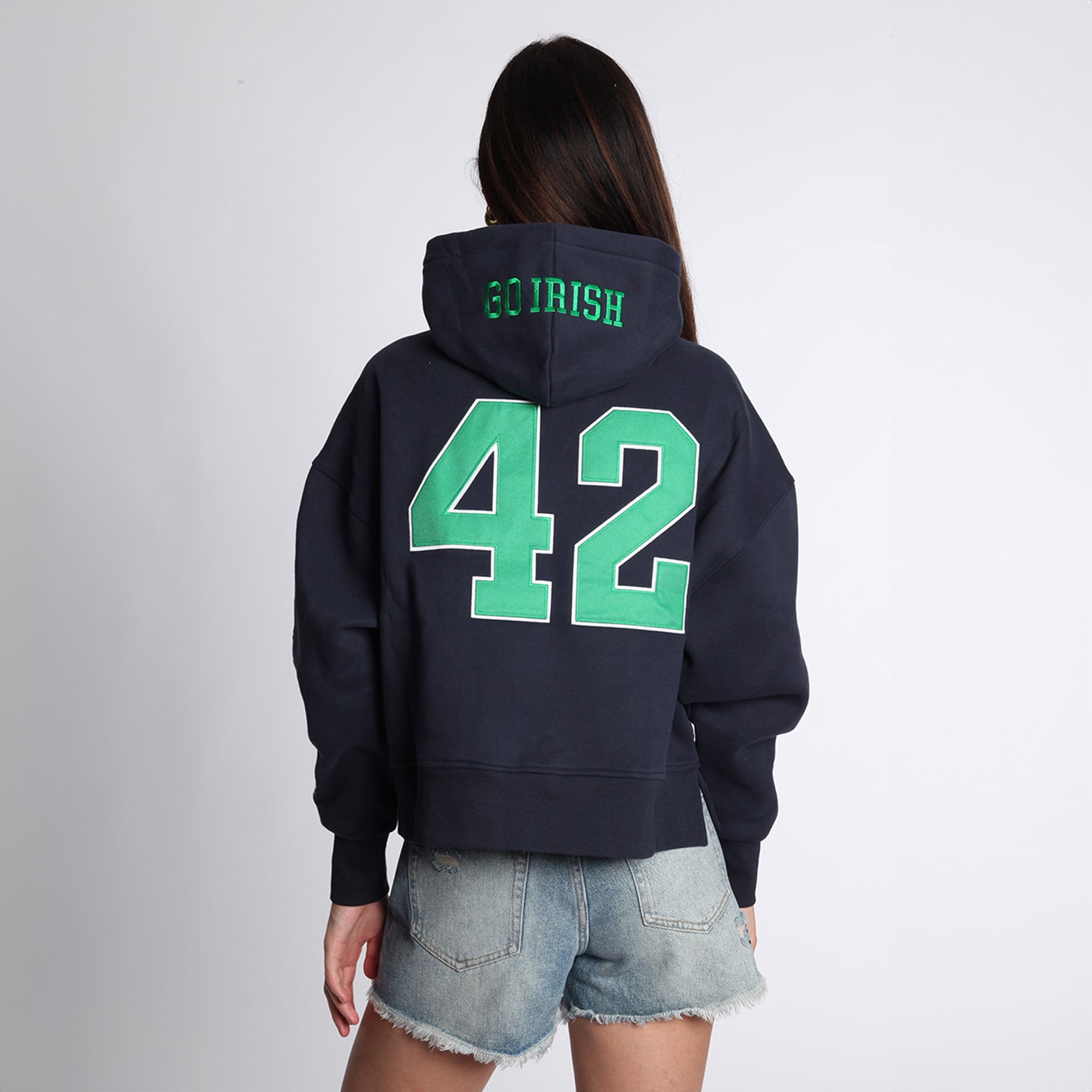 Sweat à capuche court Hype and Vice pour femme, bleu marine, aux couleurs des Fighting Irish de Notre Dame.
