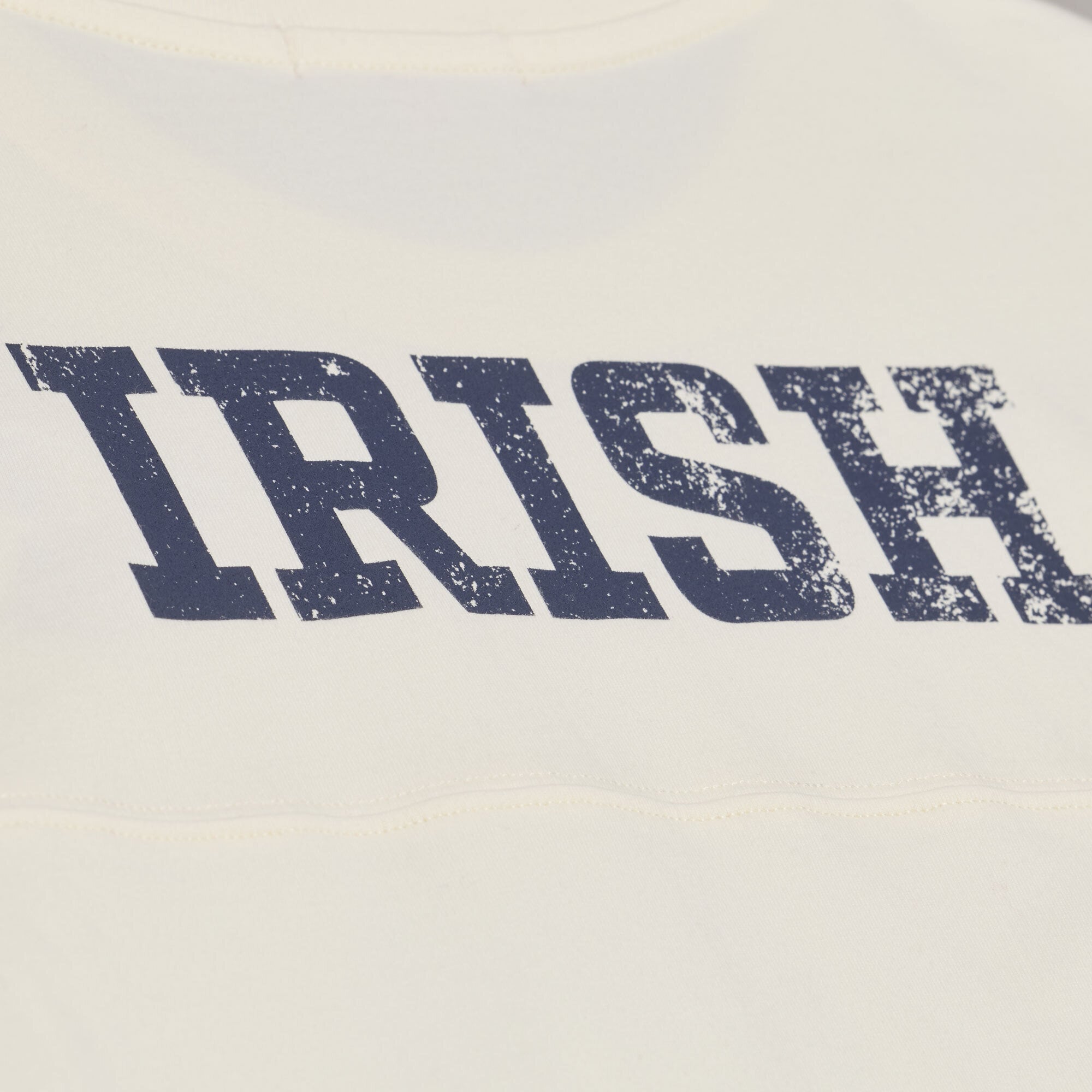 T-shirt oversize à manches 3/4 Mitchell & Ness crème Notre Dame Fighting Irish pour femme