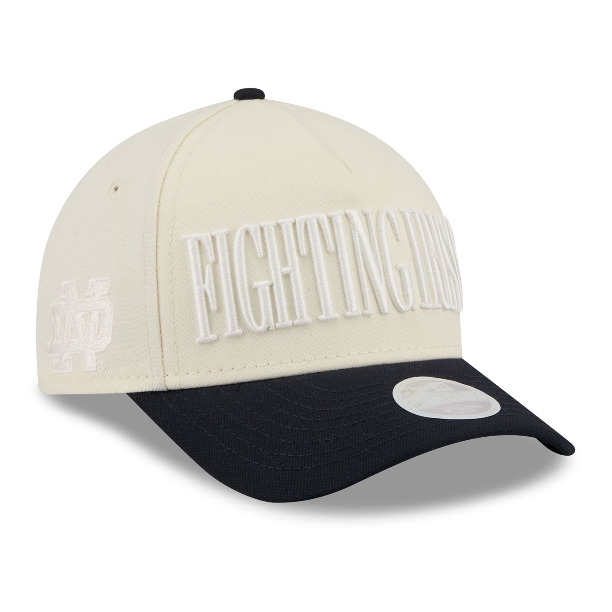 Casquette ajustable New Era 9FORTY pour femme, blanche et marine, motif Notre Dame Fighting Irish.