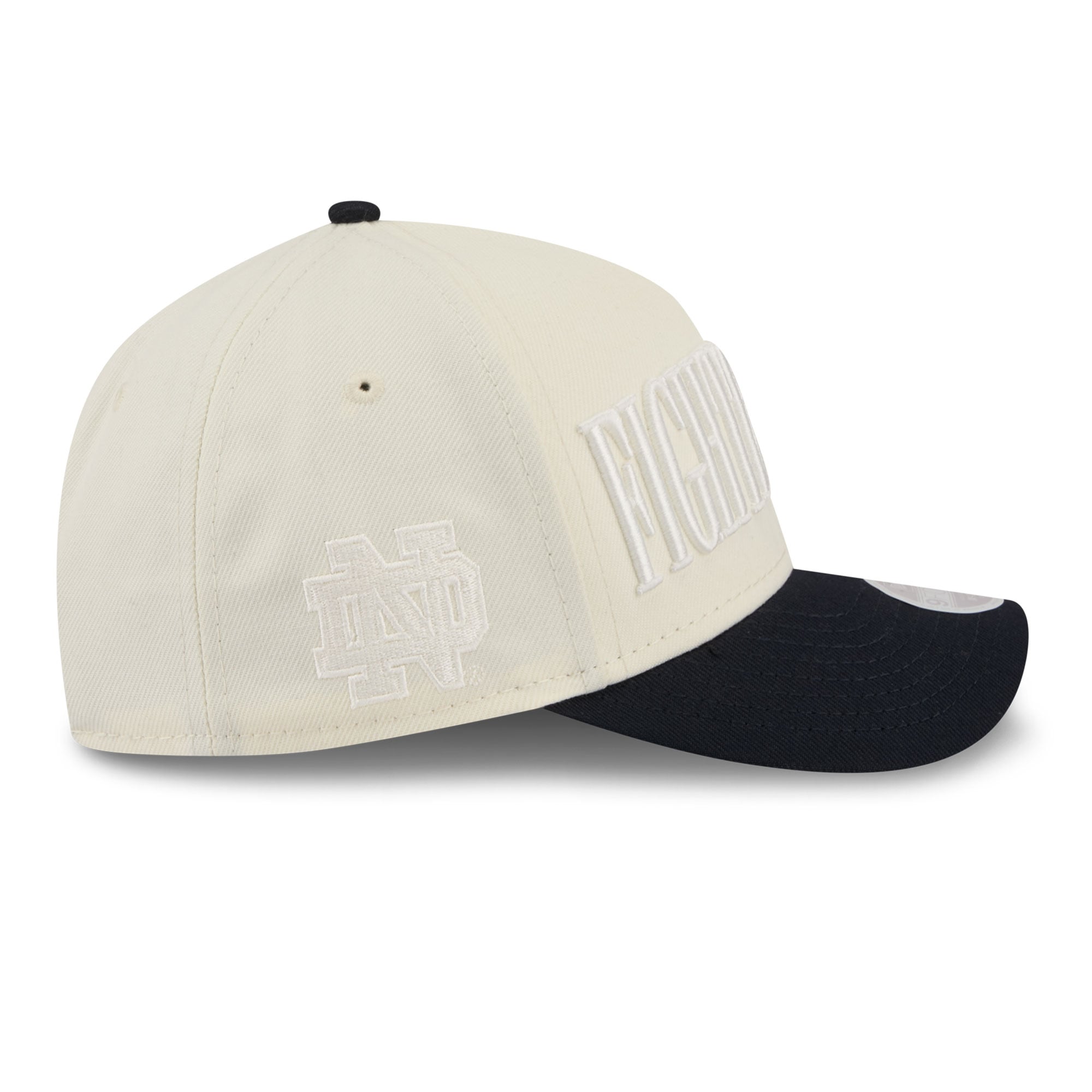Casquette ajustable New Era 9FORTY pour femme, blanche et marine, motif Notre Dame Fighting Irish.