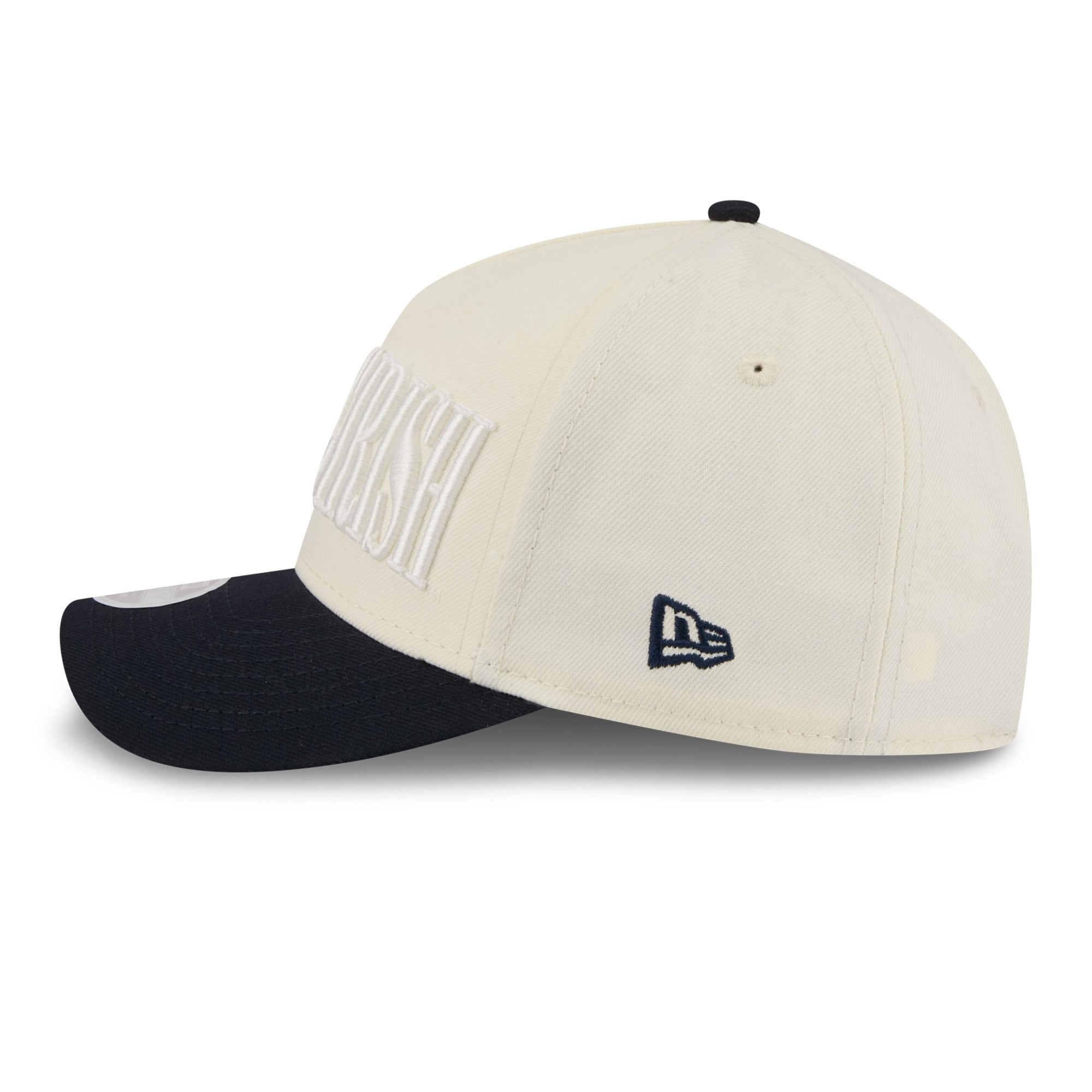 Casquette ajustable New Era 9FORTY pour femme, blanche et marine, motif Notre Dame Fighting Irish.