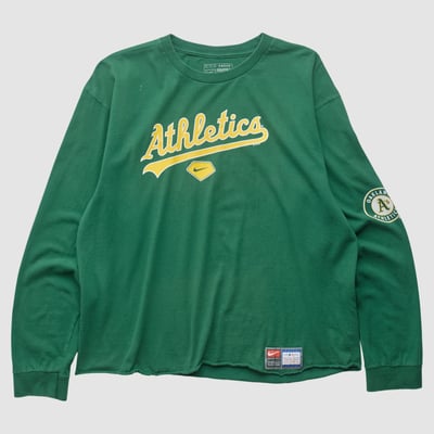 Oakland Athletics Nike 2000s Long Sleeve T-shirt - Green - L by Fanatics Real Vintage
