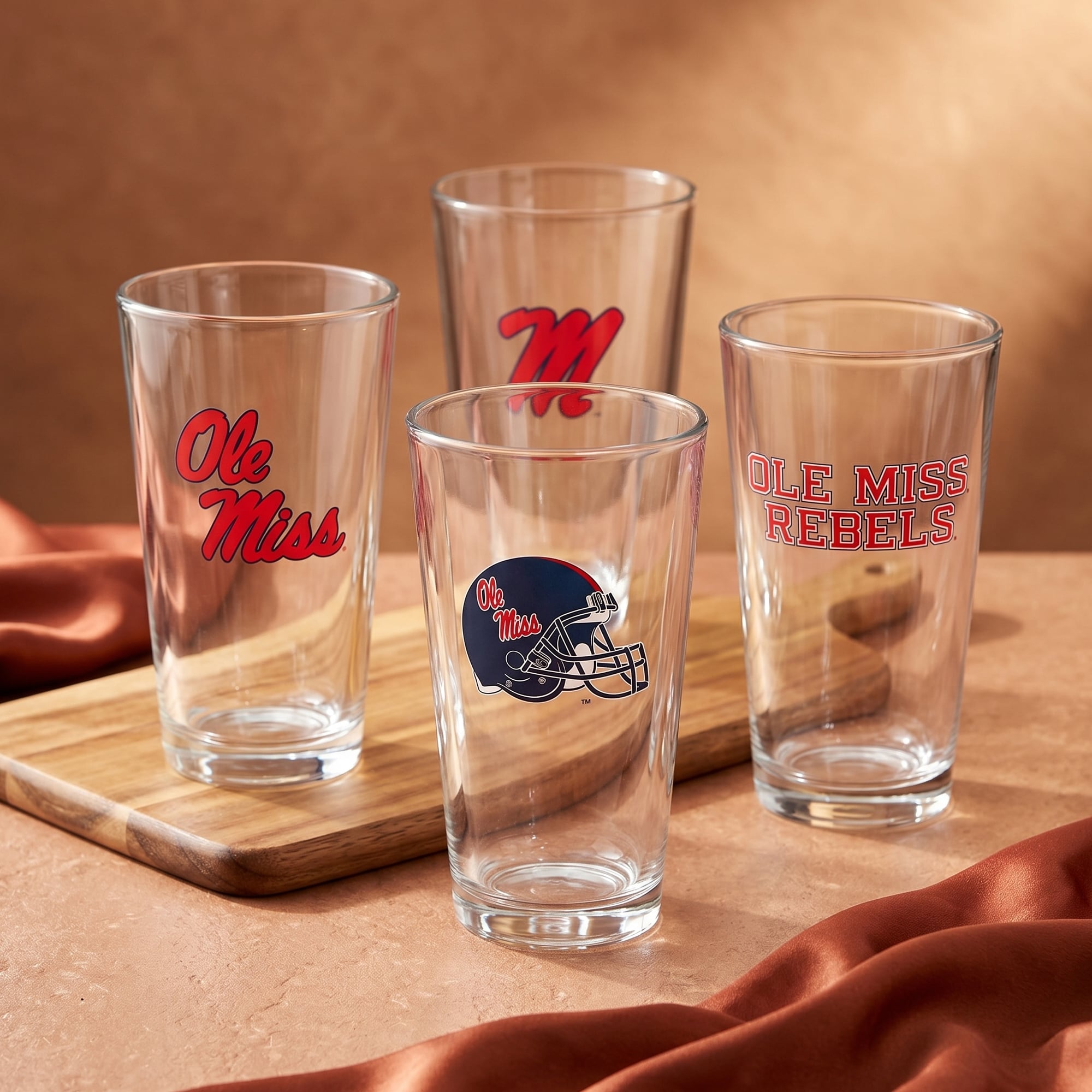 Ensemble de quatre verres à bière de collection Ole Miss Rebels de 473 ml (16 oz).