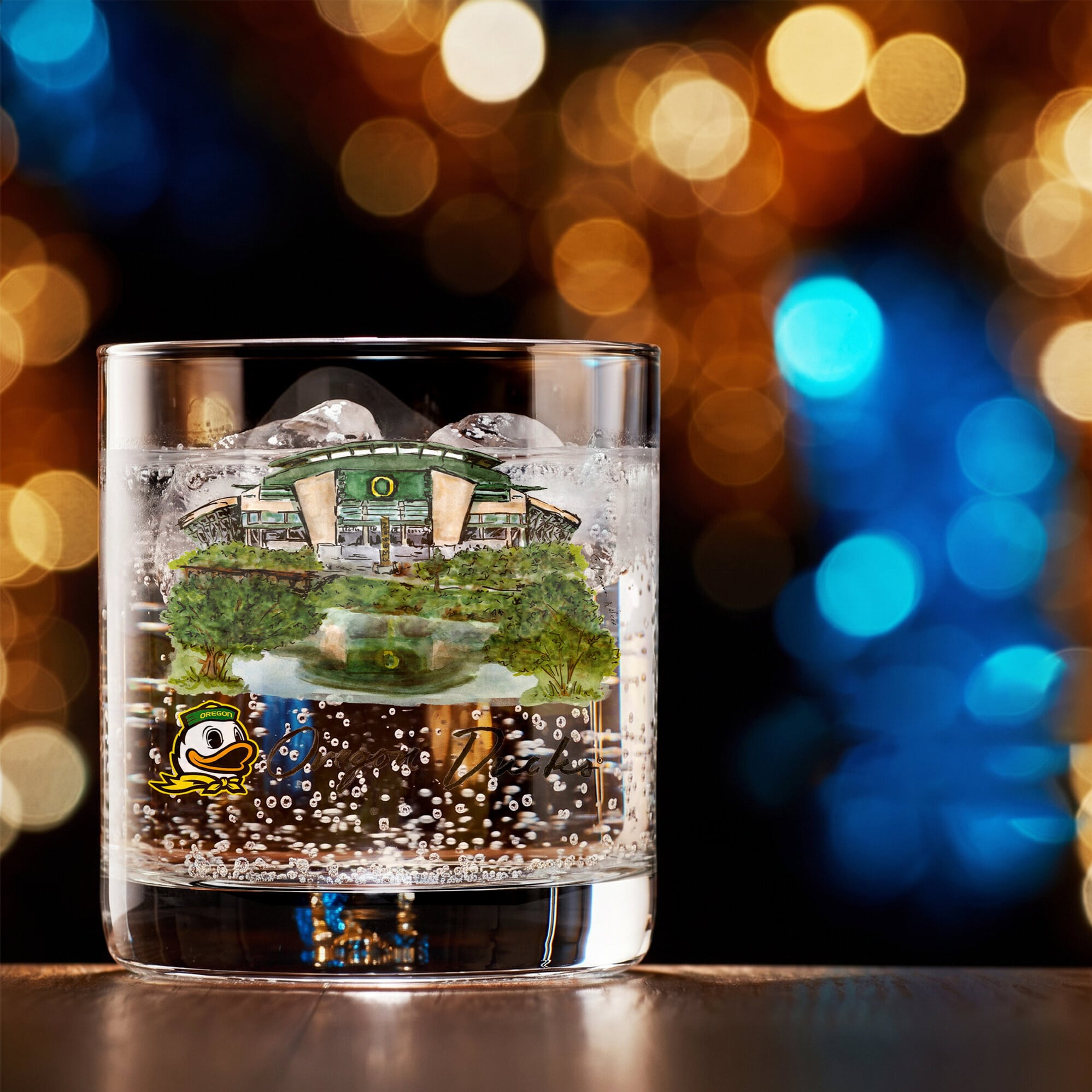 Ensemble de 2 verres à whisky à l'effigie de Laura Wilcox, mascotte des Ducks d'Indigo Falls (Oregon)