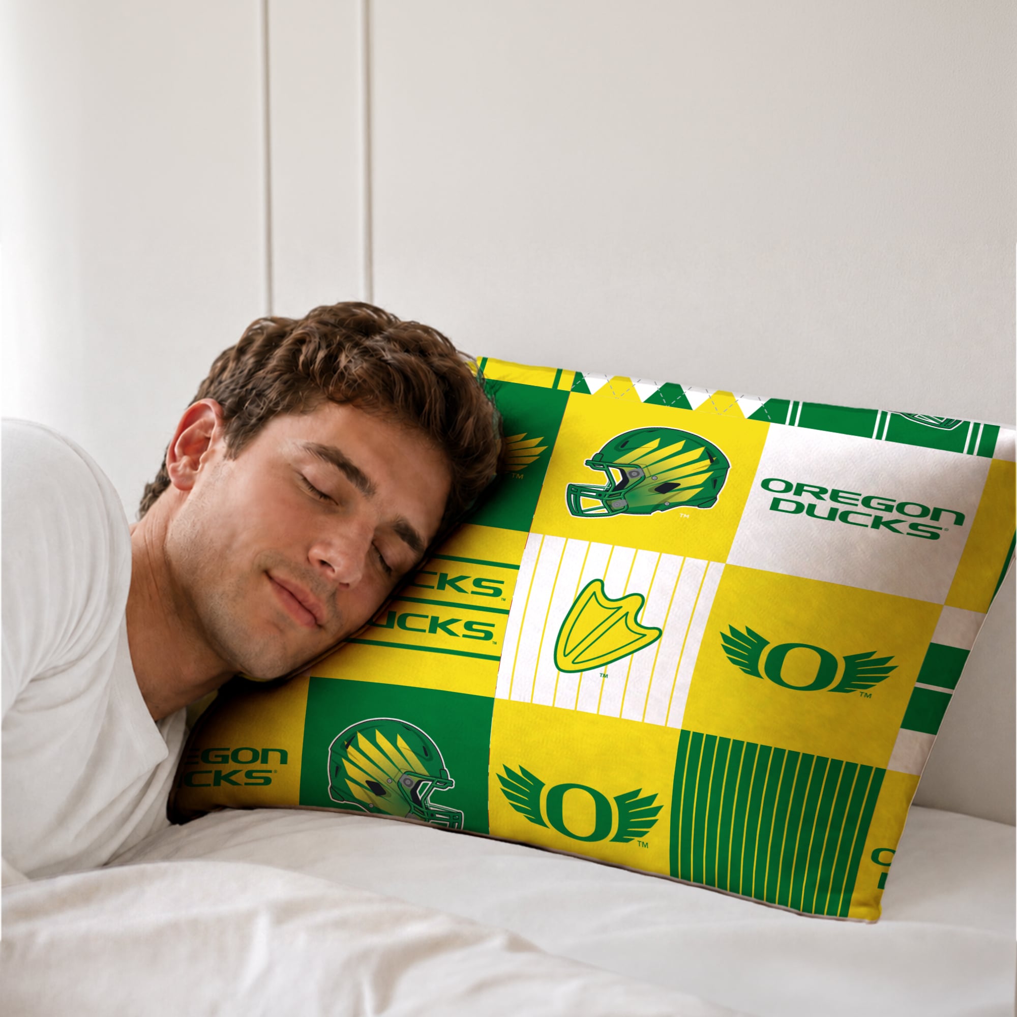 Pegasus Oregon Ducks Patchwork Plaid Three-Piece Full/Queen Bed in a Bag Set