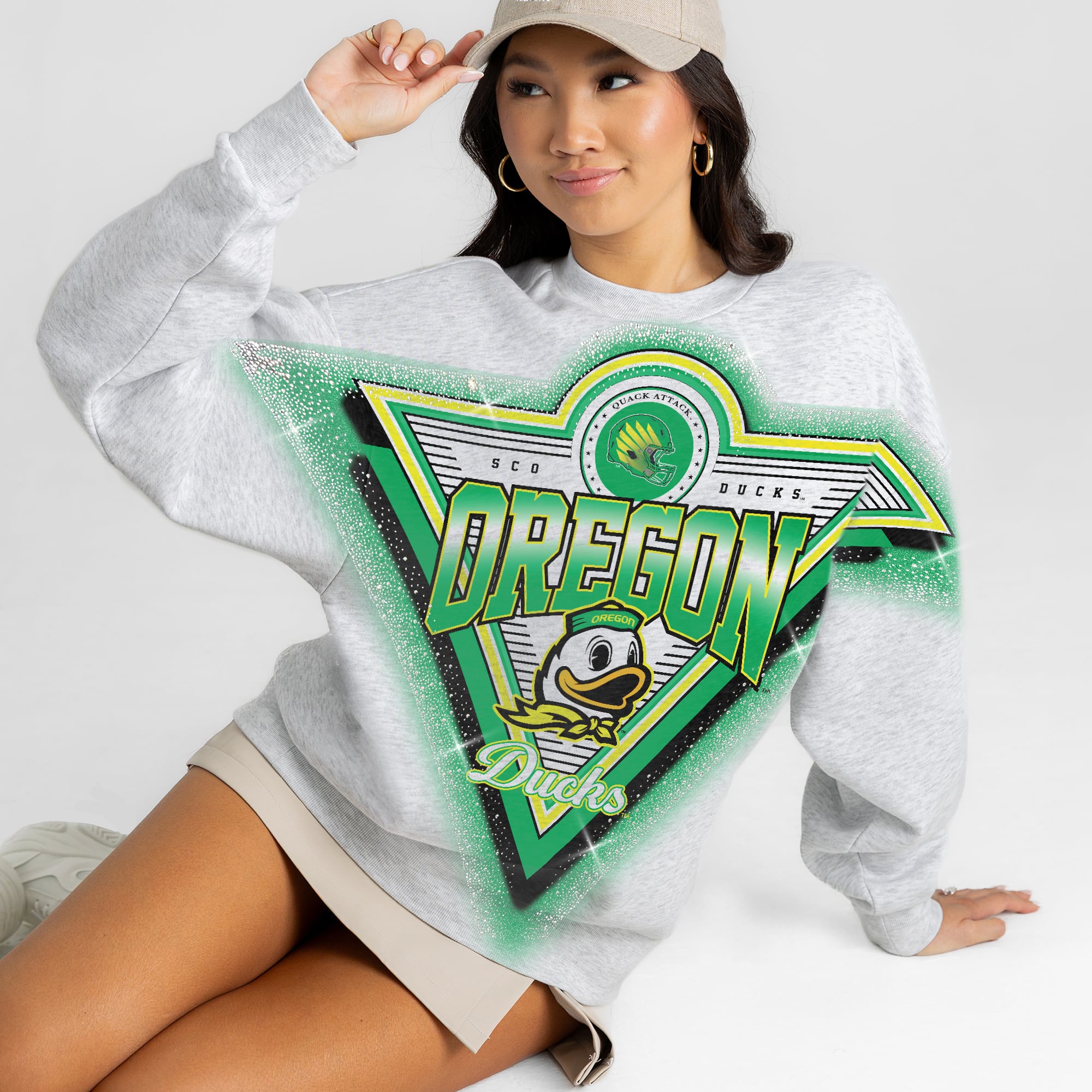 Sweat-shirt oversize en polaire gris Oregon Ducks Chasing Victory, orné de strass, pour femme, collection Gameday Couture.