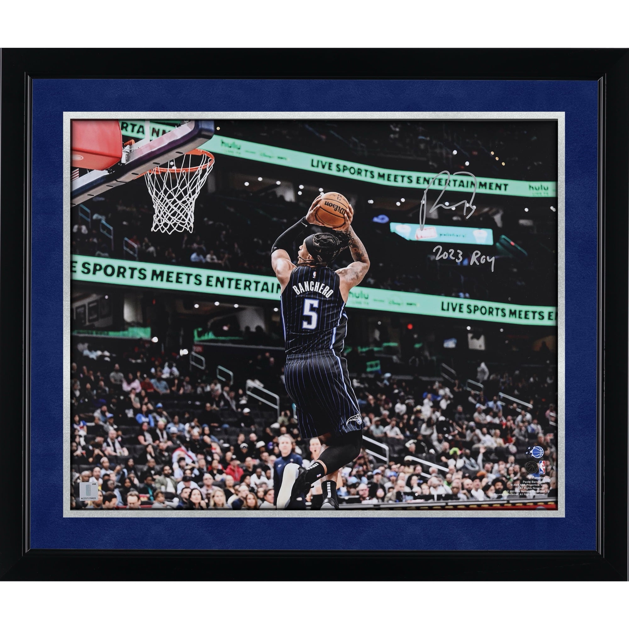 Photo dédicacée de Paolo Banchero (Orlando Magic) - Dunk contre les Wizards (40,6 x 50,8 cm) avec inscription « Recrue de l'année 2023 ».