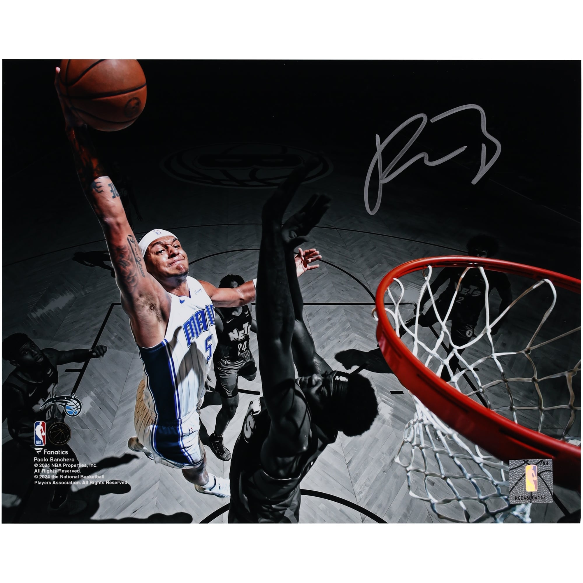 Photographie autographiée de 20,3 x 25,4 cm de Paolo Banchero du match Dunk contre les Brooklyn Nets entre les Orlando Magic et les Brooklyn Nets