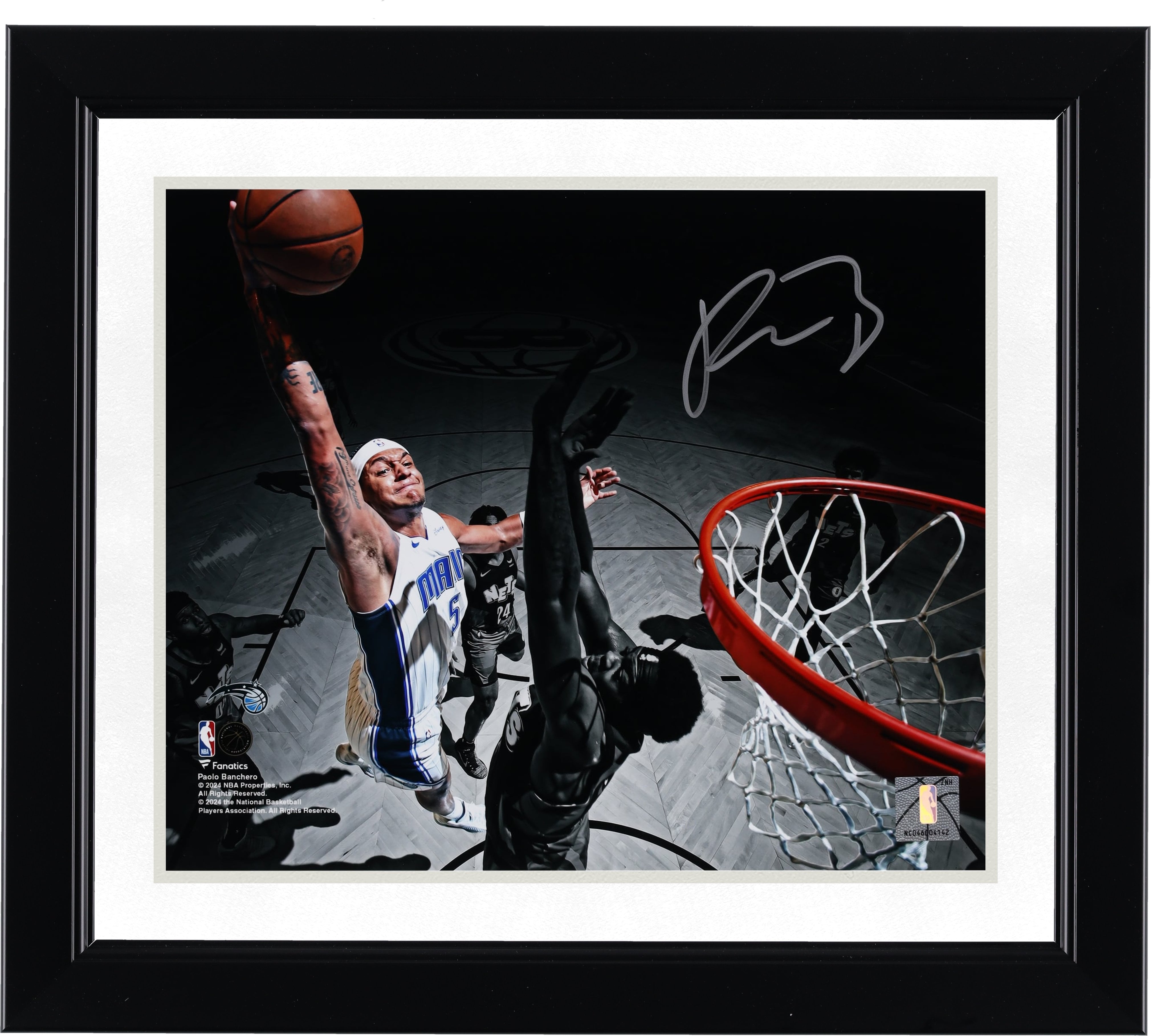 Photographie autographiée de 20,3 x 25,4 cm de Paolo Banchero du match Dunk contre les Brooklyn Nets entre les Orlando Magic et les Brooklyn Nets