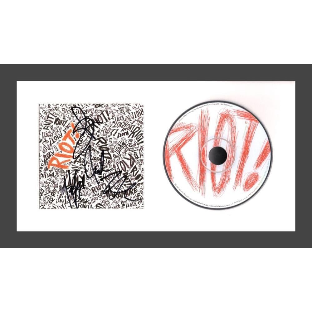 Paramore Riot Logo Hayley Paramore Lead Singer, Hayley Williams, Poses