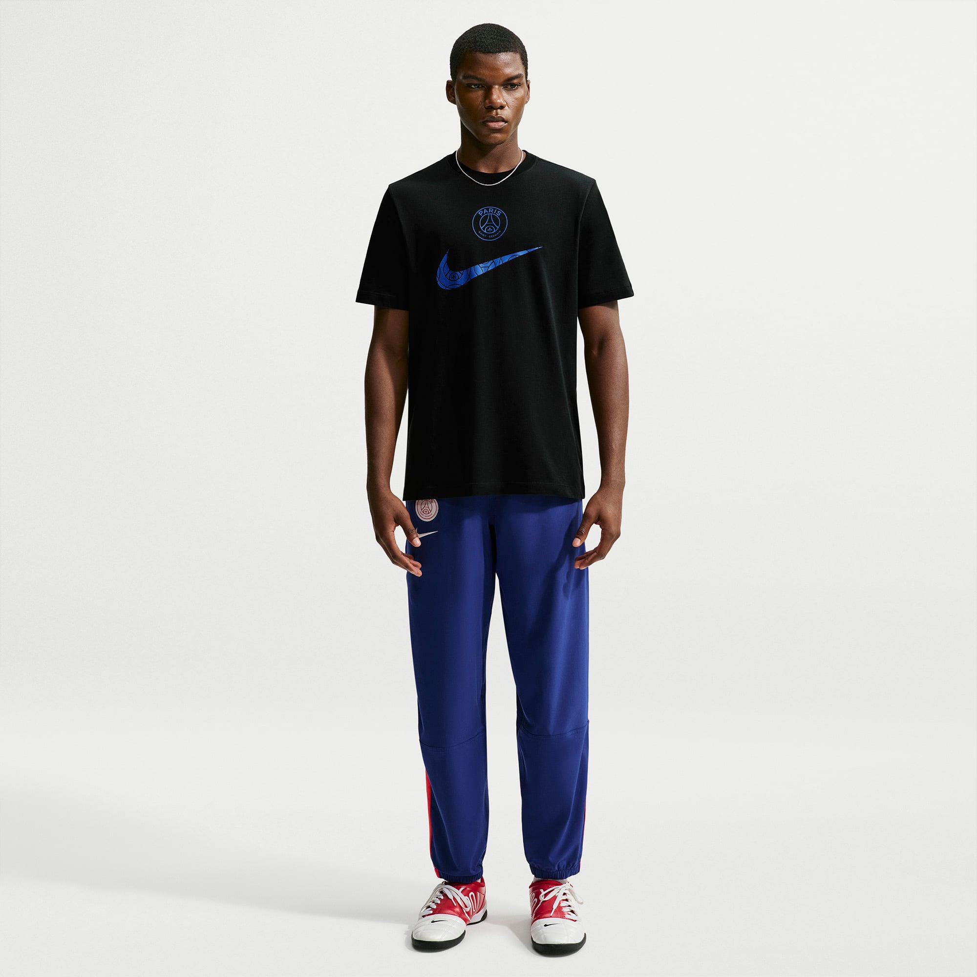 T-shirt Nike noir pour homme, logo Swoosh du Paris Saint-Germain