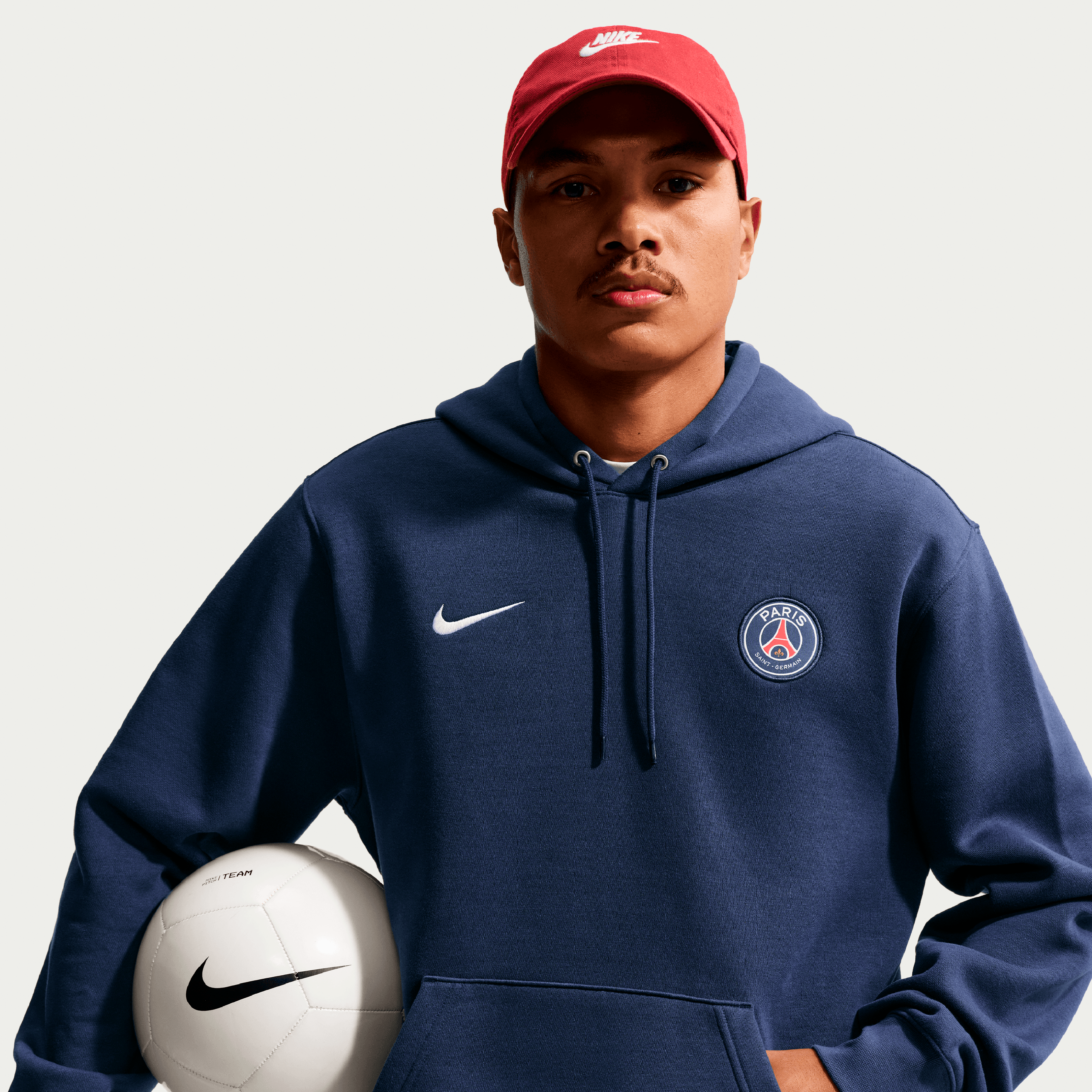 Sweat à capuche polaire Nike bleu pour homme avec l'écusson du Paris Saint-Germain