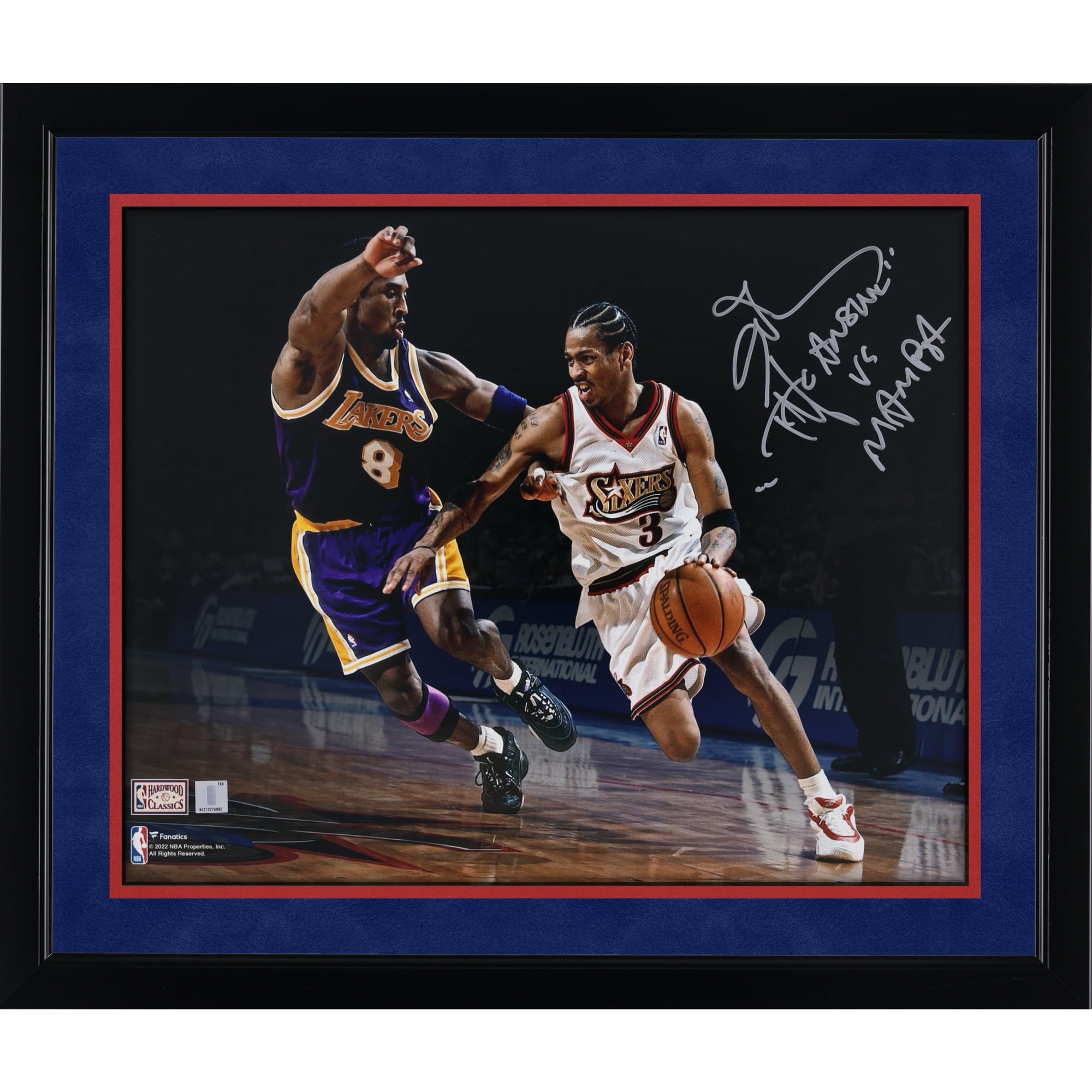 Photo dédicacée d'Allen Iverson (Philadelphia 76ers) - 40,6 x 50,8 cm (16 x 20 pouces) - Match 76ers contre Kobe Bryant - avec l'inscription « La réponse contre Mamba ».