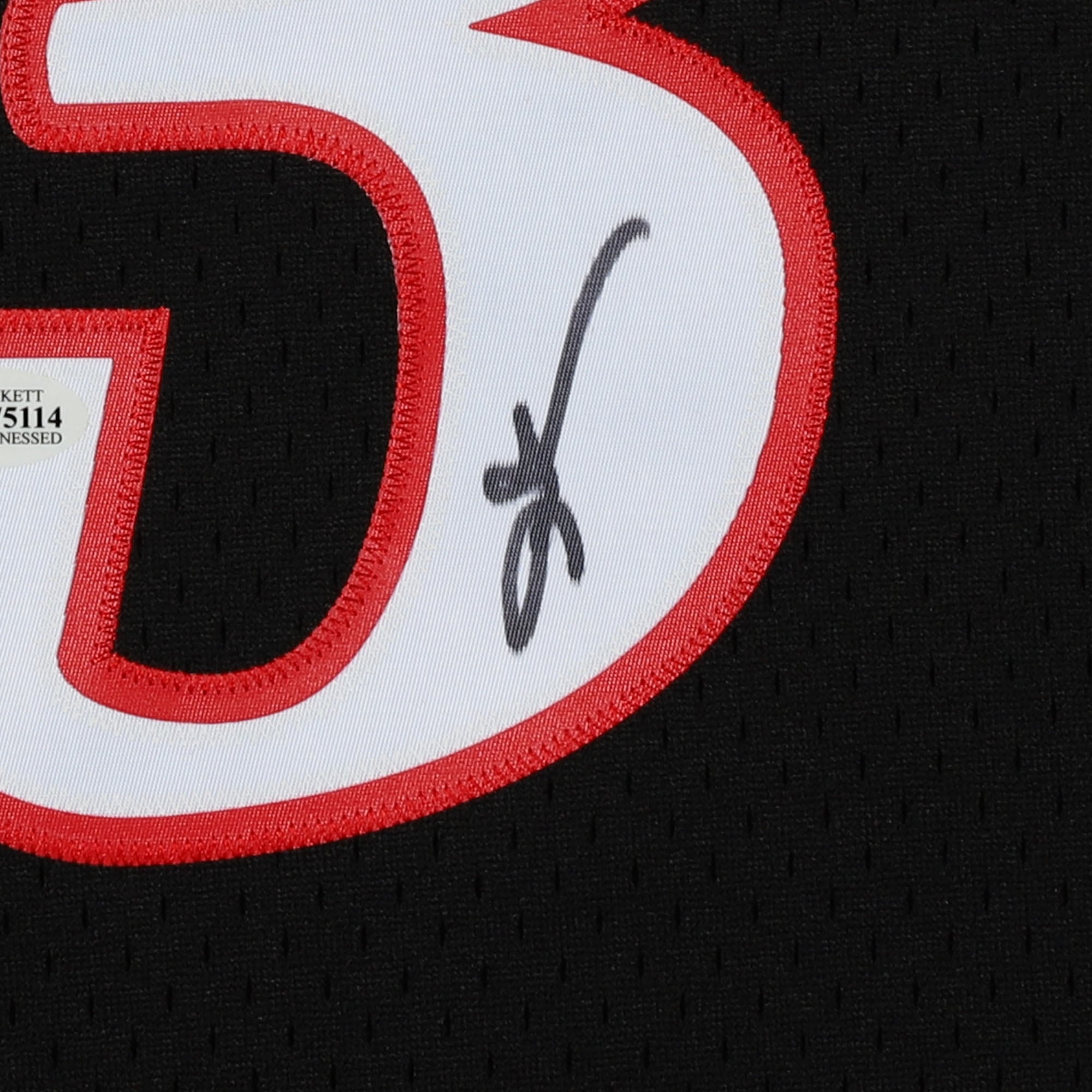 Maillot Swingman noir autographié par Allen Iverson des Philadelphia 76ers, Mitchell et Ness, Hardwood Classic 2000-01